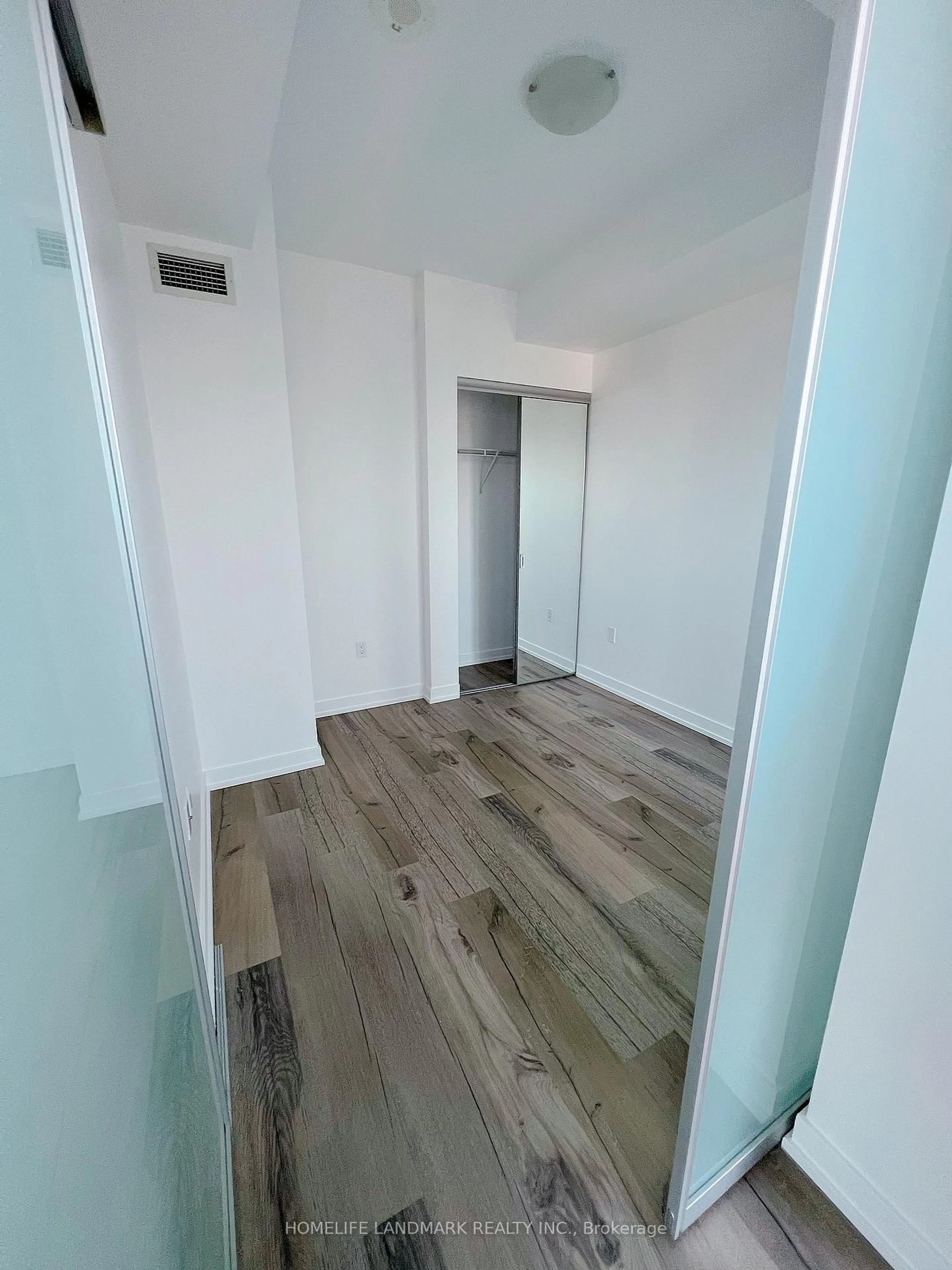A pic of a room for 1 Yorkville Ave #4710, Toronto Ontario M4W 1L1