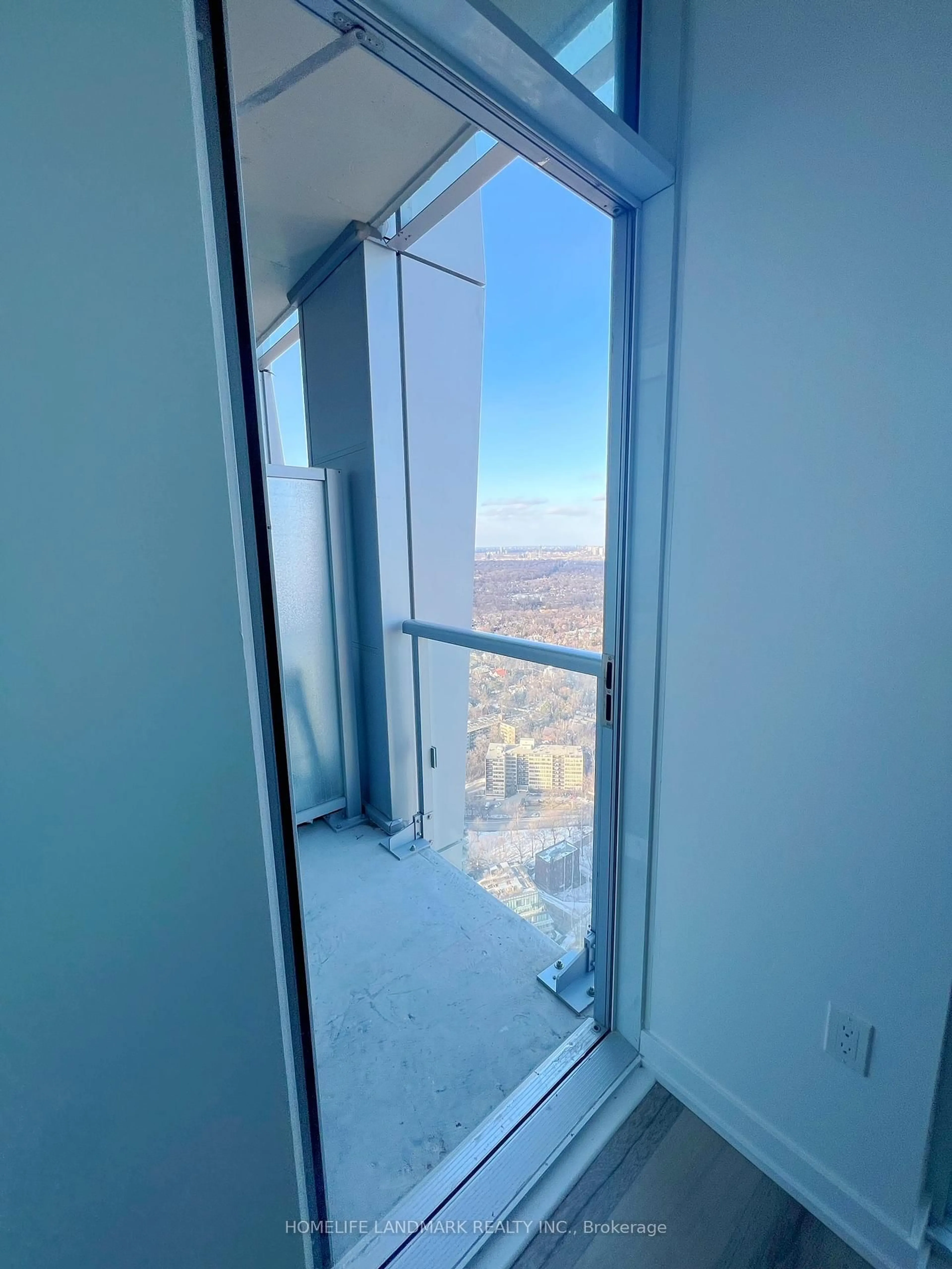 A pic of a room for 1 Yorkville Ave #4710, Toronto Ontario M4W 1L1