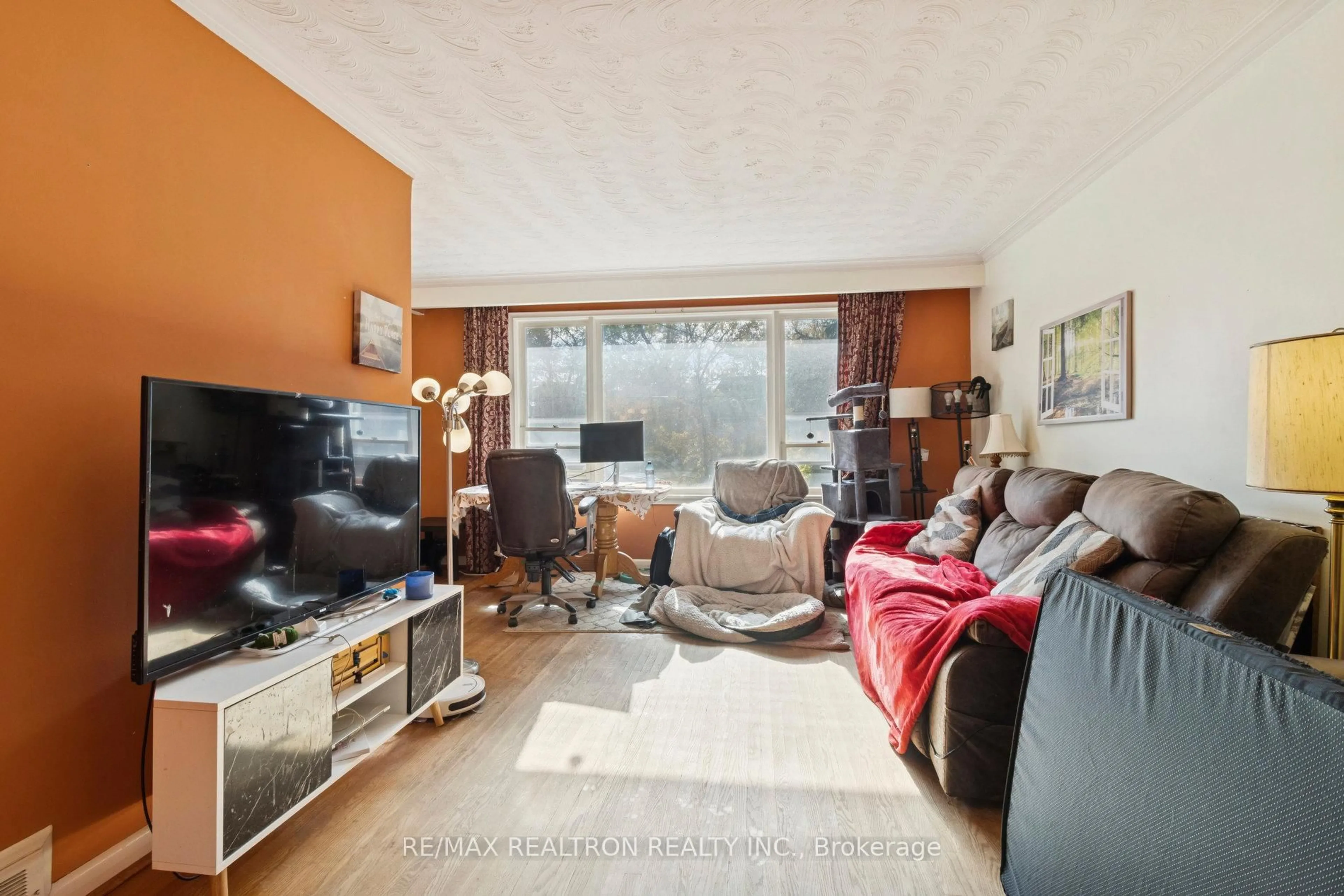 Living room with furniture, unknown for 364 Patricia Ave, Toronto Ontario M2R 2M7