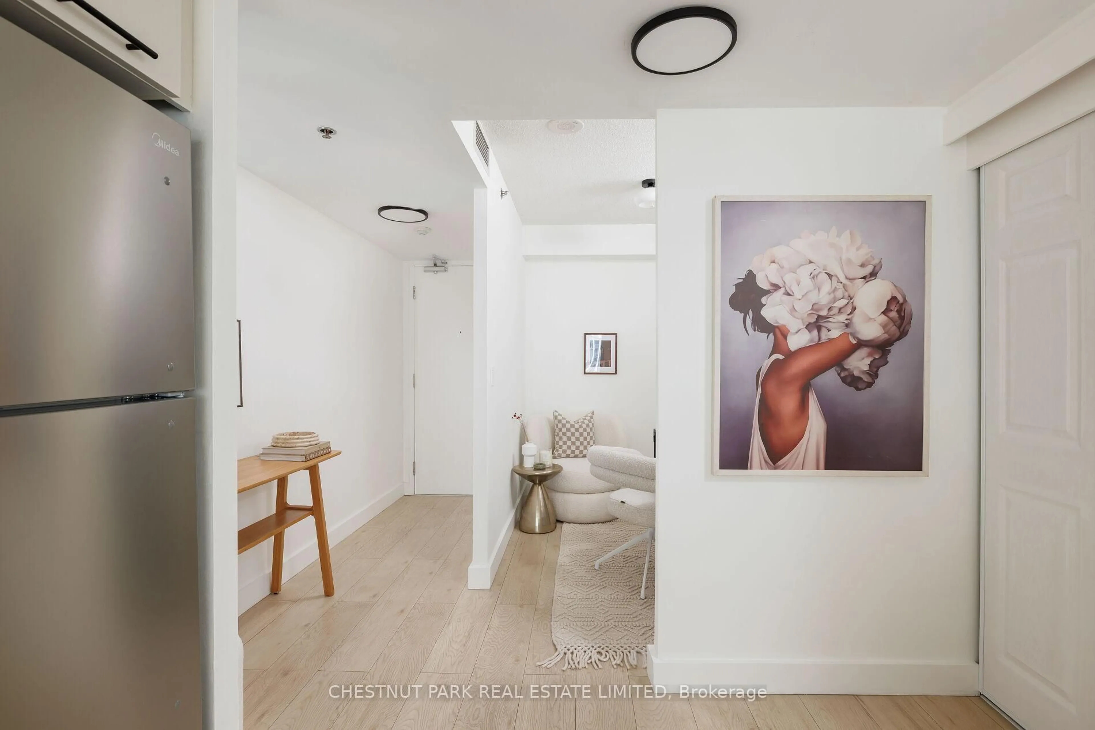 Indoor entryway for 21 Nelson St #501, Toronto Ontario M5V 3H9
