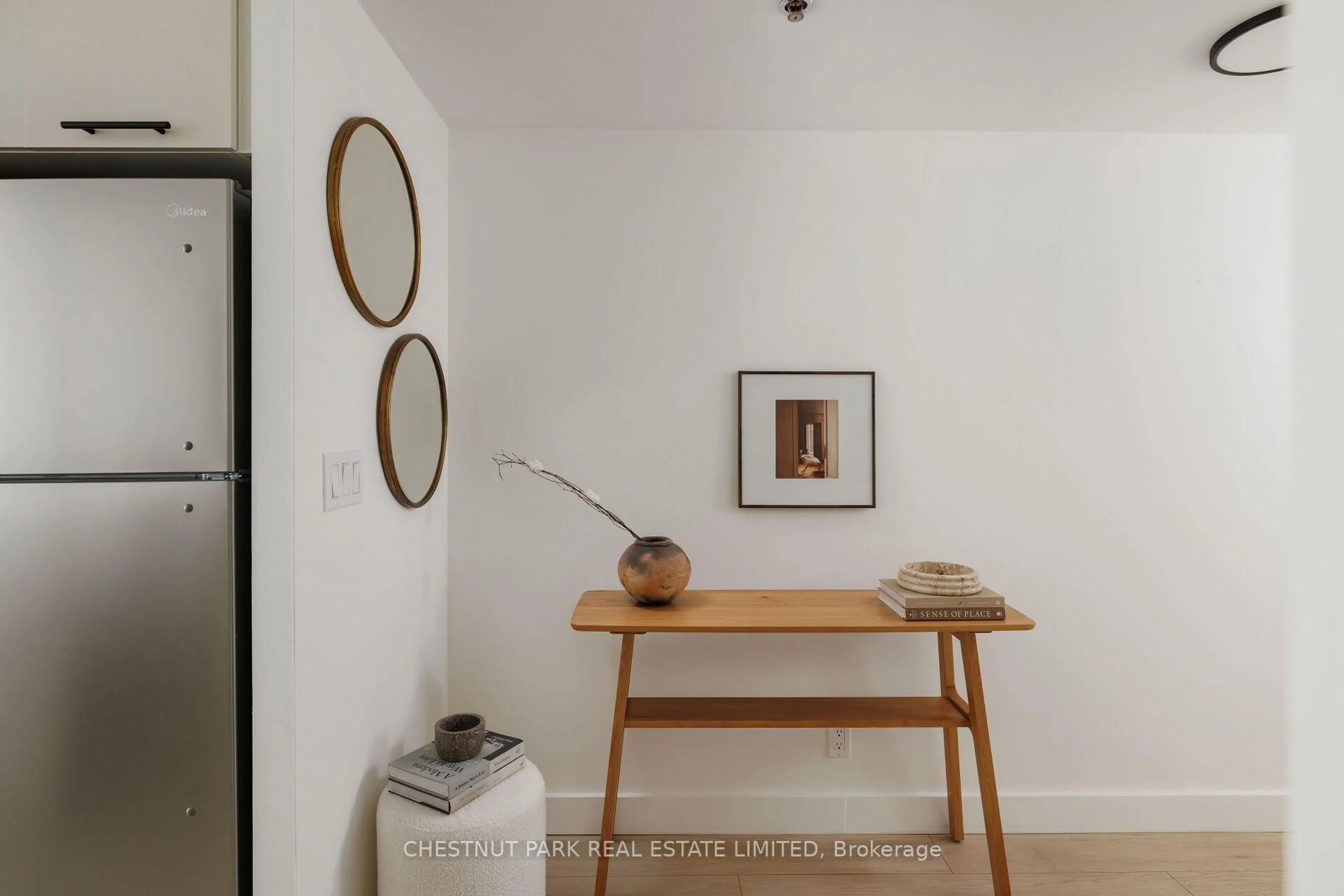 Indoor entryway for 21 Nelson St #501, Toronto Ontario M5V 3H9