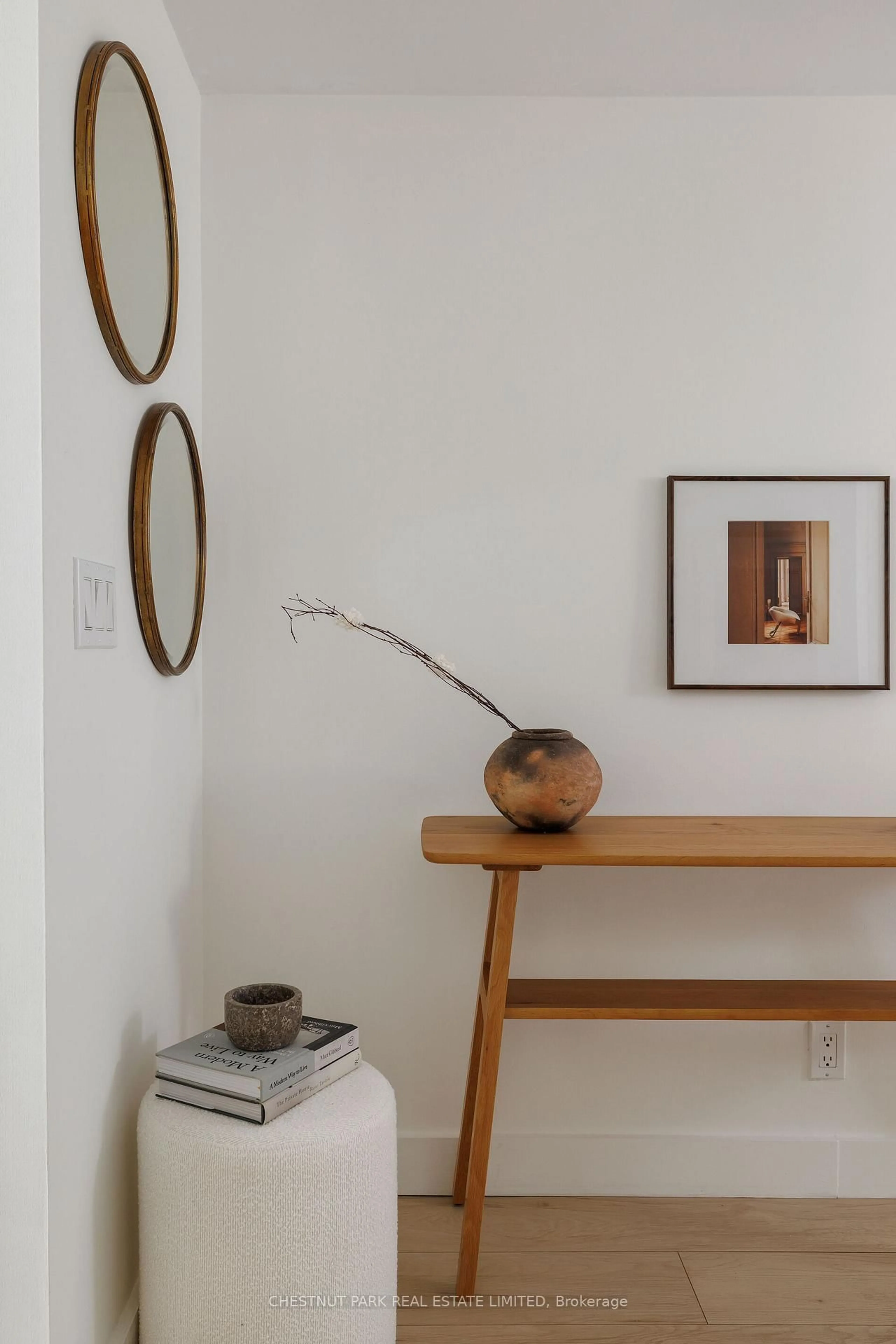 Indoor entryway for 21 Nelson St #501, Toronto Ontario M5V 3H9