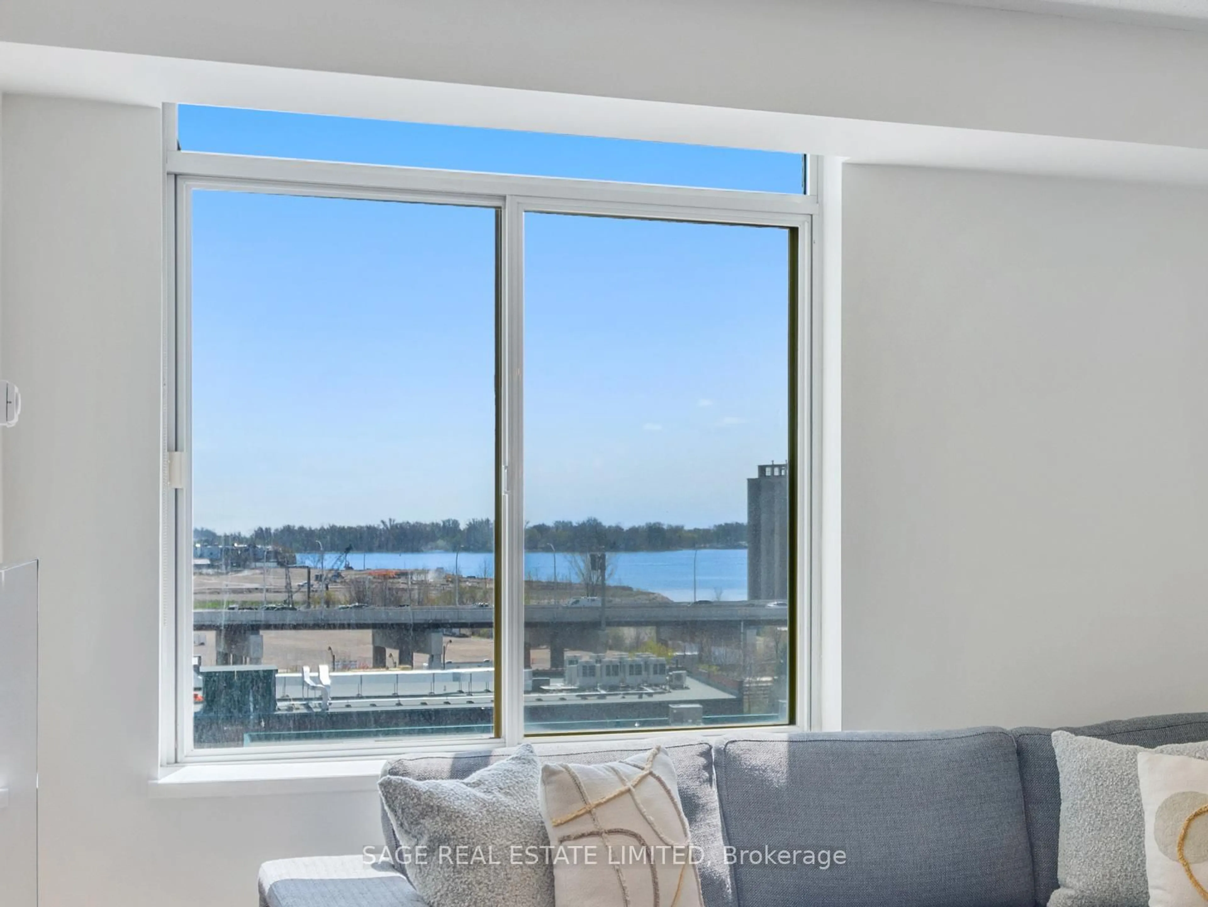 A pic of a room for 70 Mill St #909, Toronto Ontario M5A 4R1