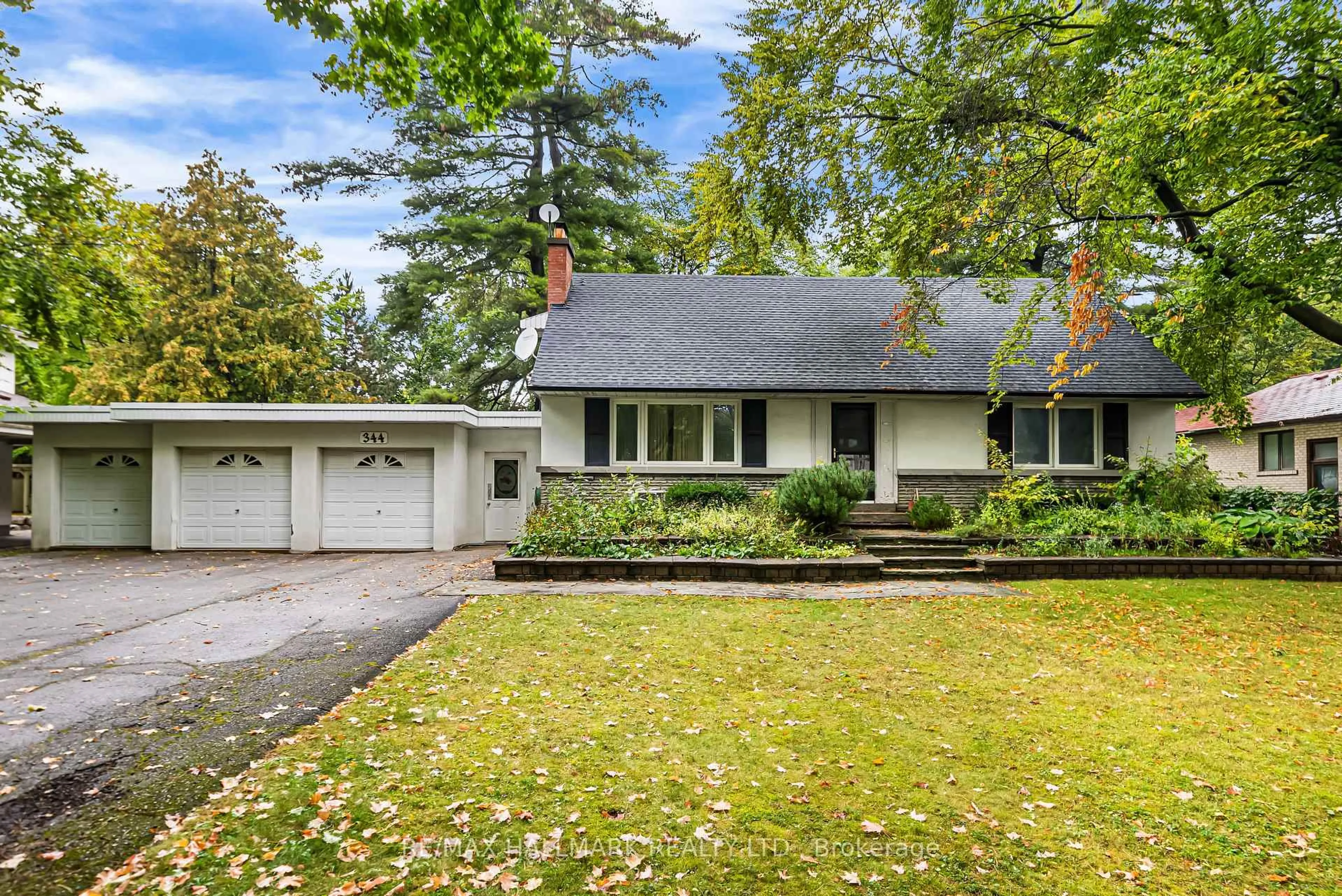 Home with vinyl exterior material, street for 344 Spring Garden Ave, Toronto Ontario M2N 3H5