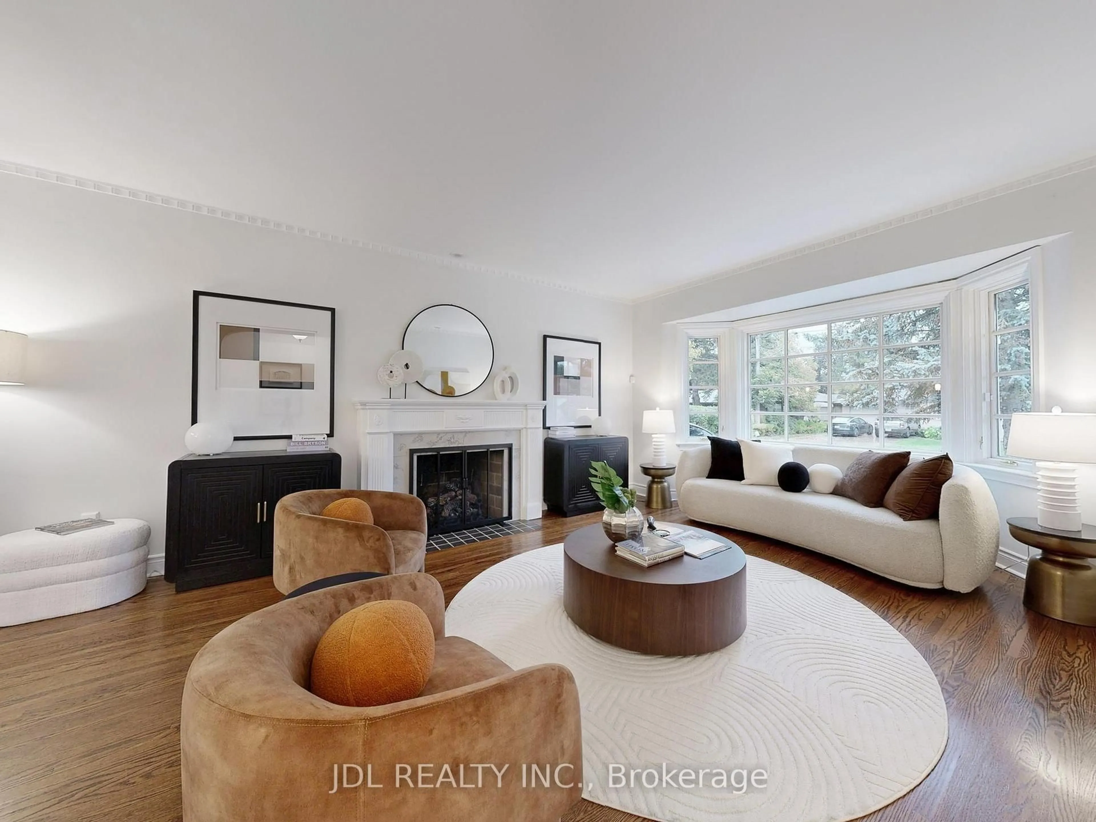 Living room with furniture, wood/laminate floor for 530 Blythwood Rd, Toronto Ontario M4N 1B3