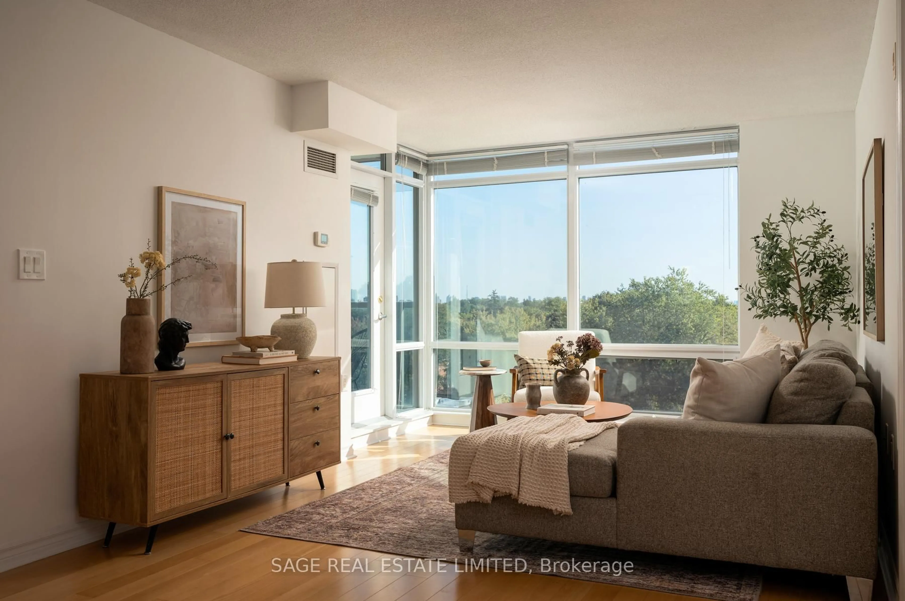 Living room with furniture, unknown for 3830 Bathurst St #606, Toronto Ontario M3H 6C5