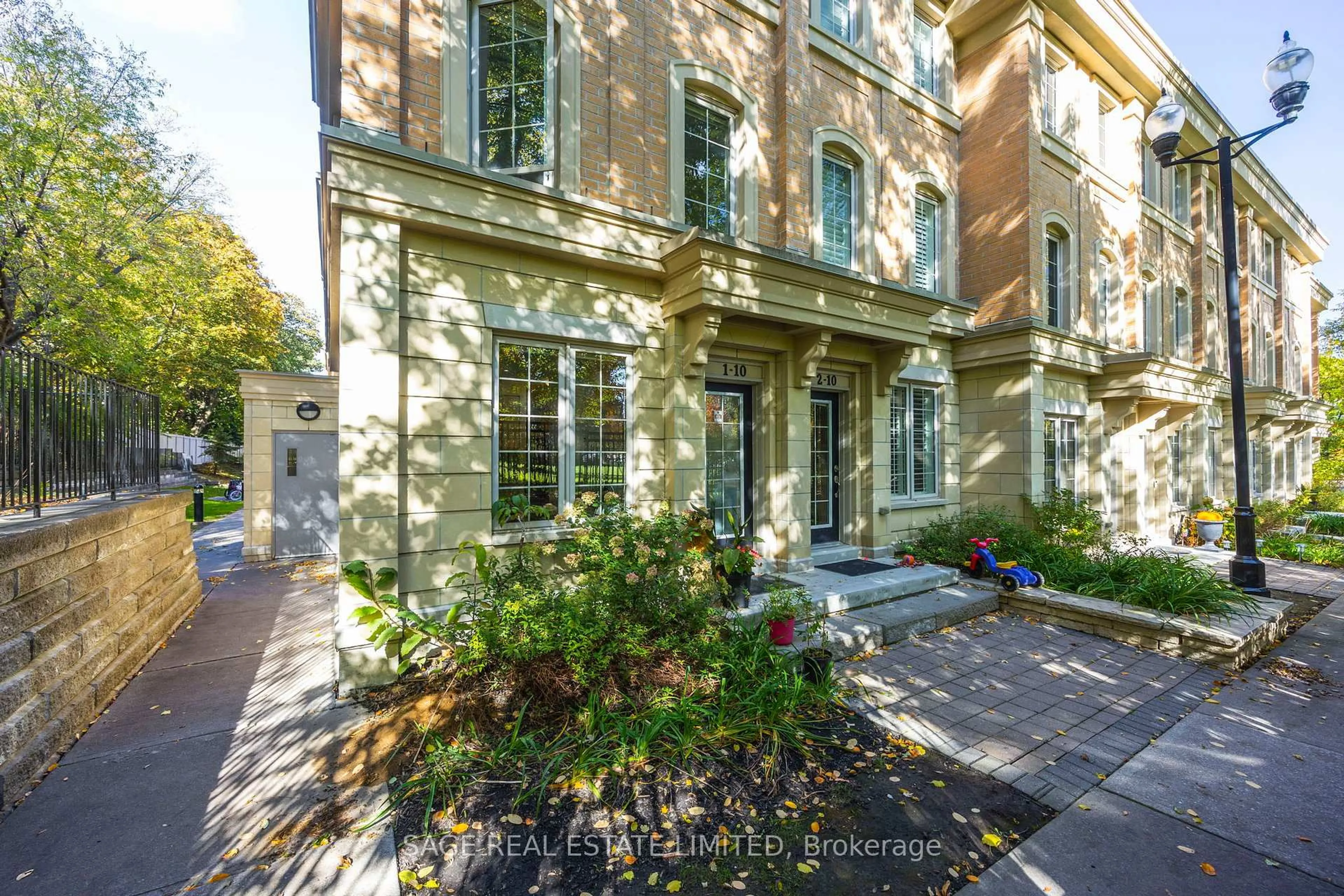 Unknown for 10 Hargrave Lane #1, Toronto Ontario M4N 0A4