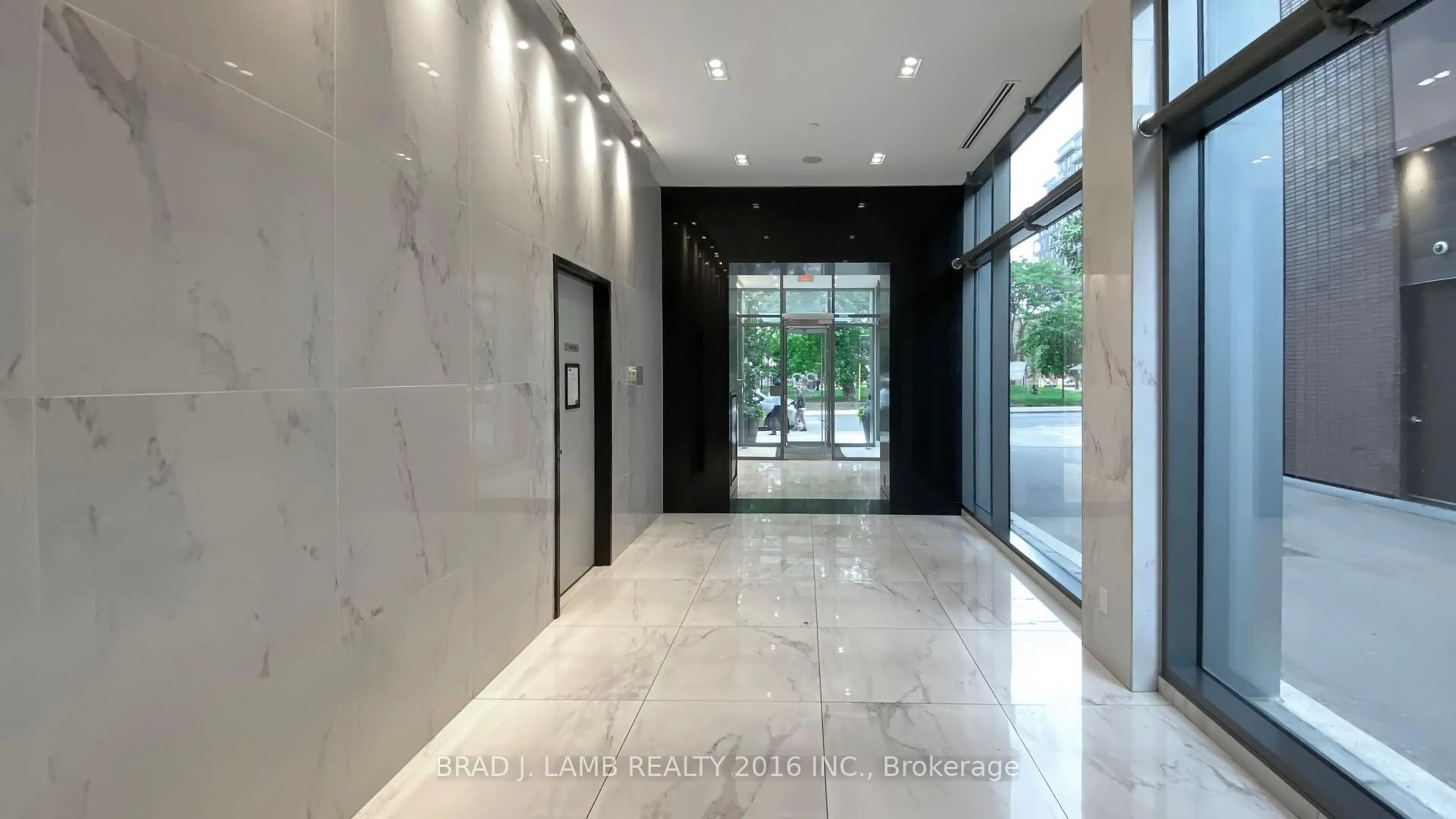Indoor foyer for 39 Brant St #518, Toronto Ontario M5V 0M8