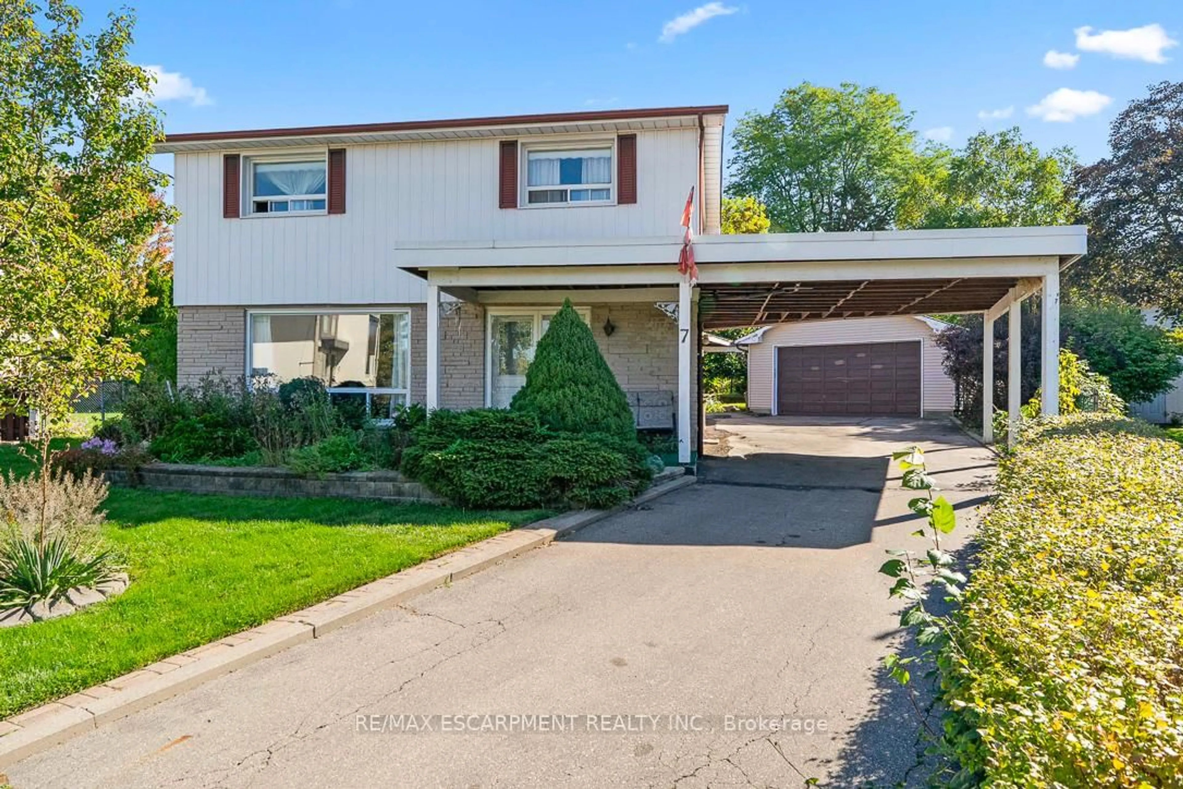 Home with vinyl exterior material, street for 7 Delverton Pl, Toronto Ontario M2S 1Y5