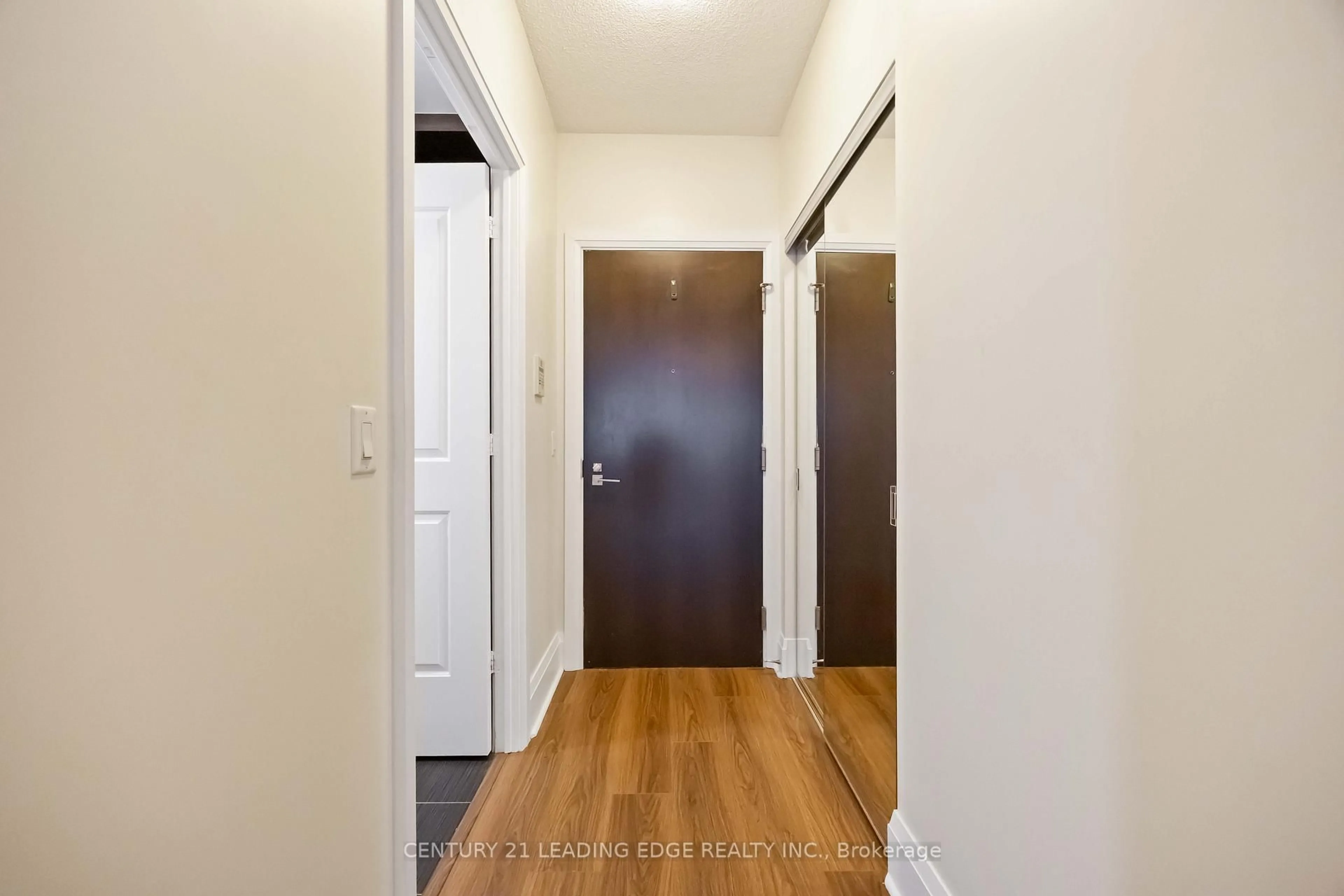 Indoor entryway for 100 Harrison Garden Blvd #1220, Toronto Ontario M2N 0C2