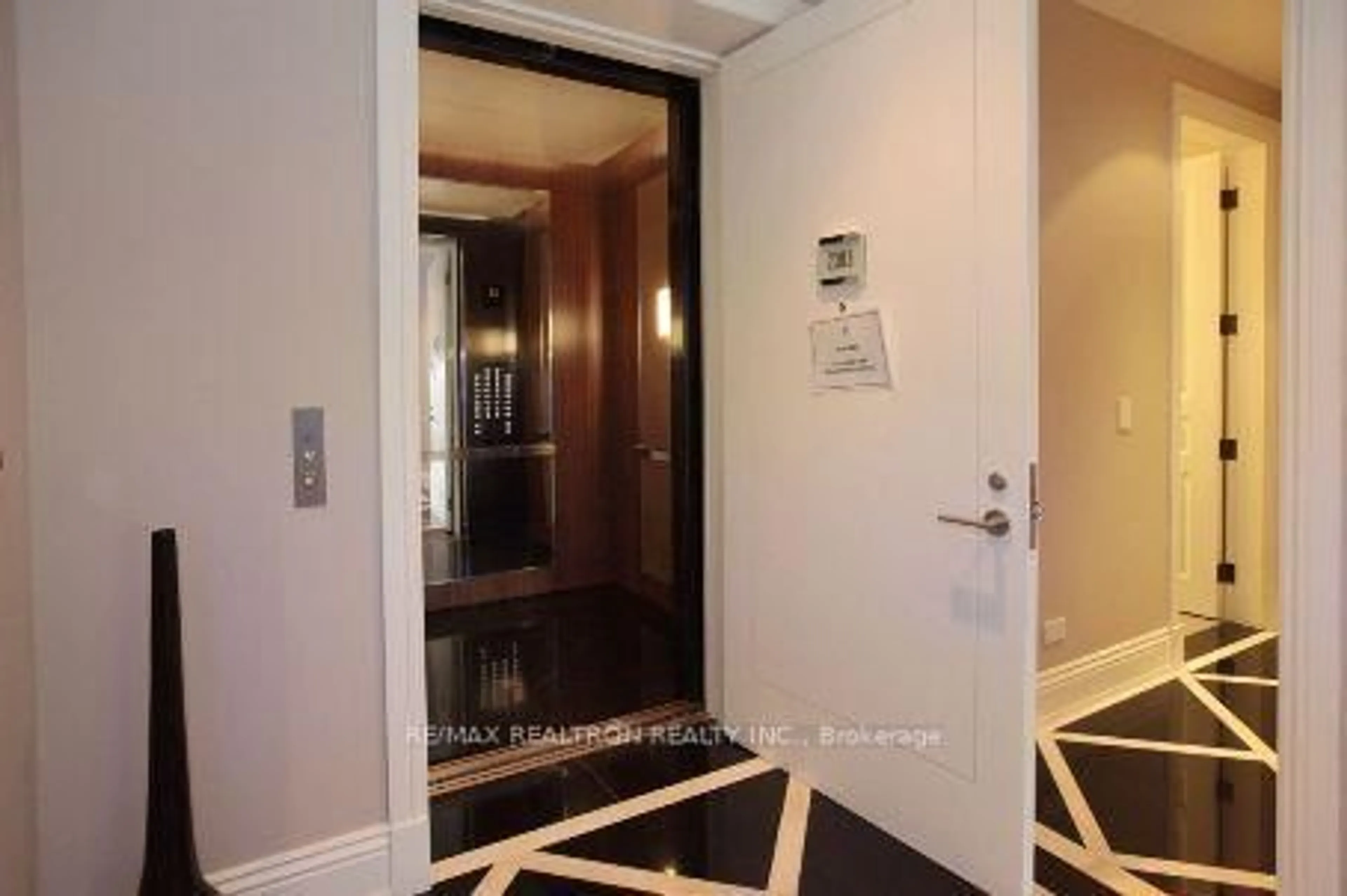 Indoor foyer for 183 Wellington Ave #2303, Toronto Ontario M5V 0A1