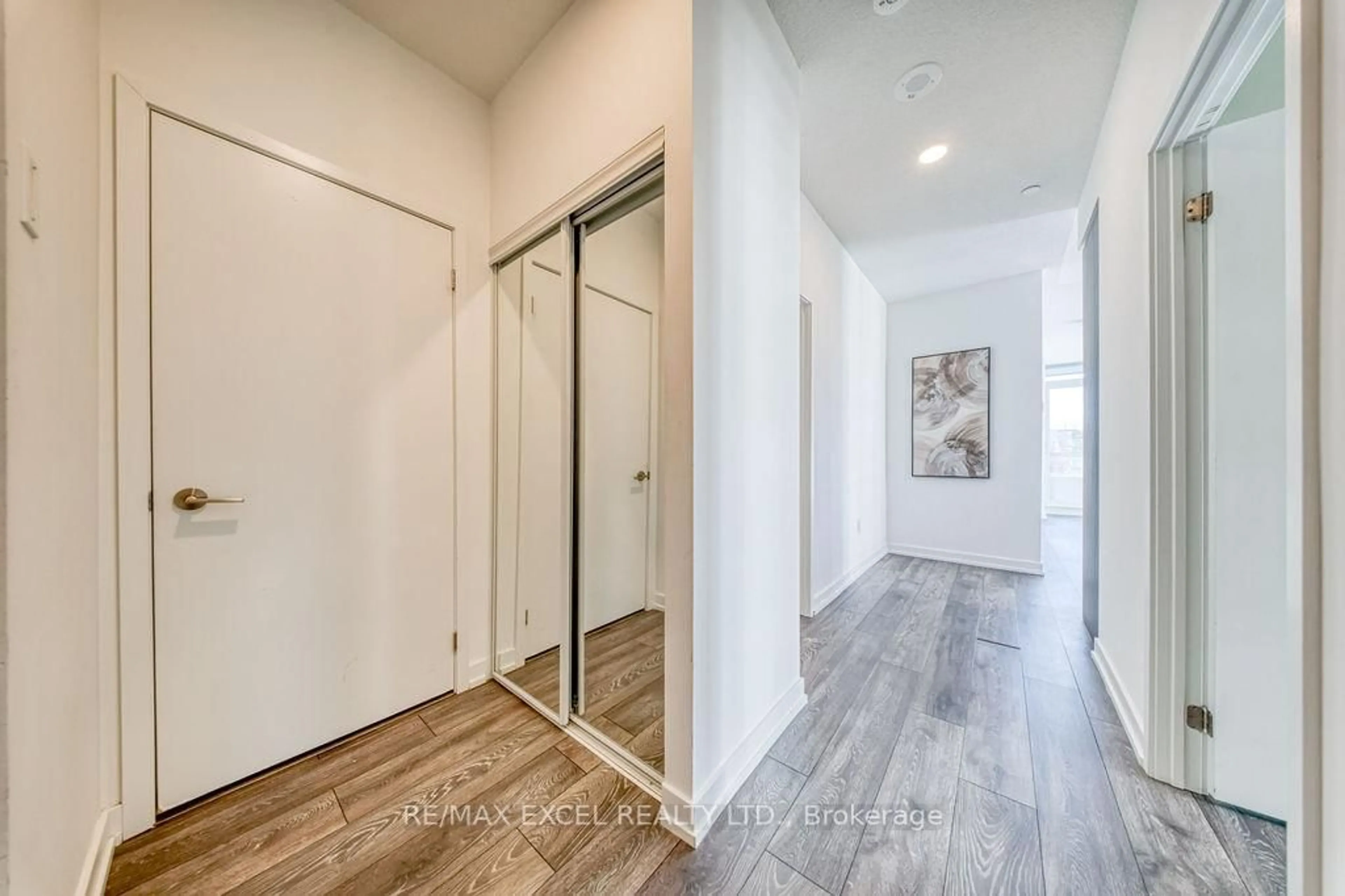 Indoor entryway for 225 Sumach St #1009, Toronto Ontario M5A 0P8