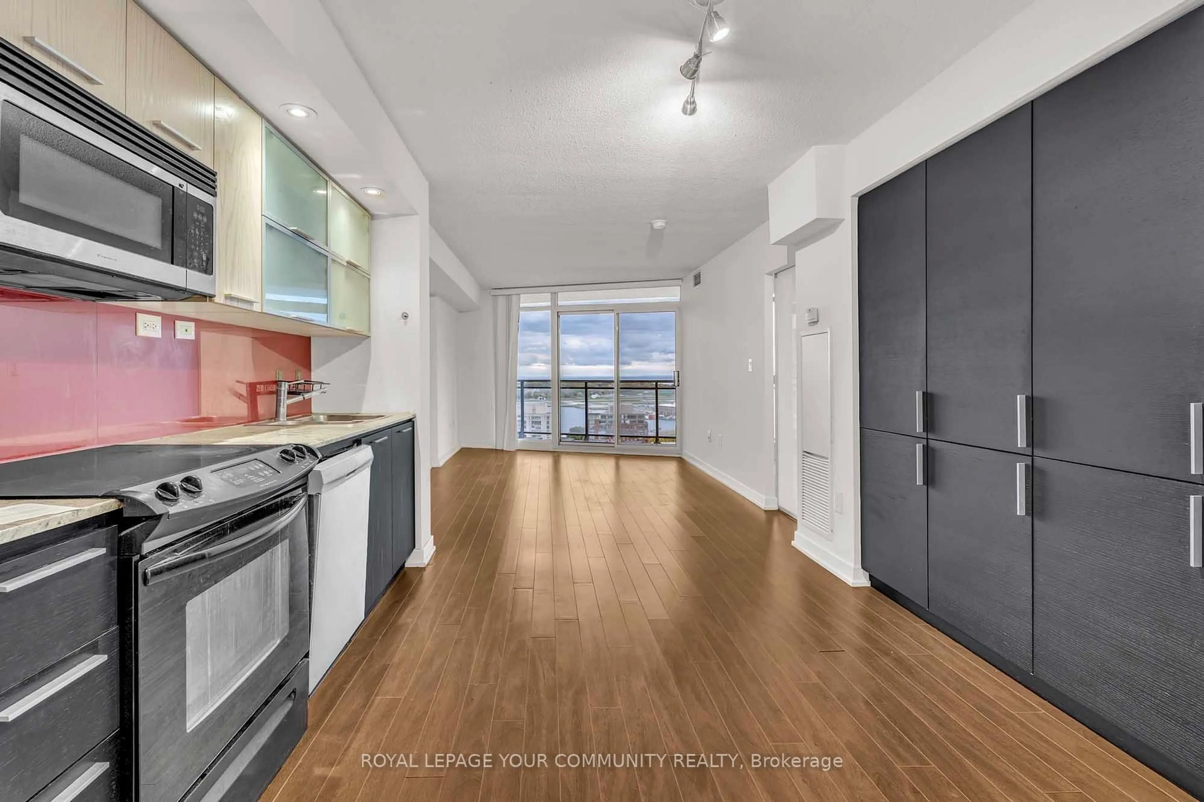 Open concept kitchen, unknown for 25 Capreol Crt #2111, Toronto Ontario M5V 3Z7