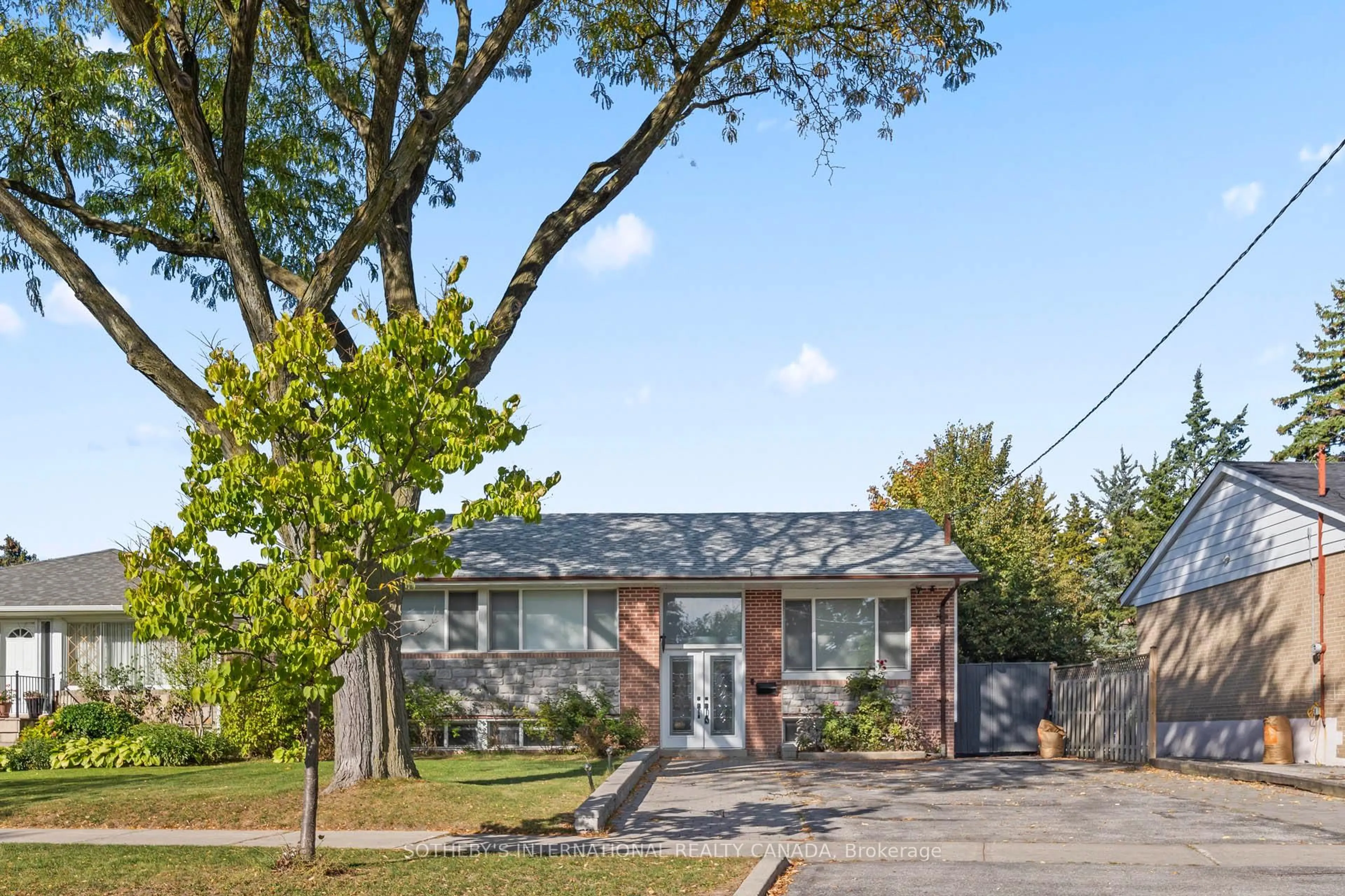 Home with brick exterior material, street for 108 Lynedock Cres, Toronto Ontario M3A 2B1