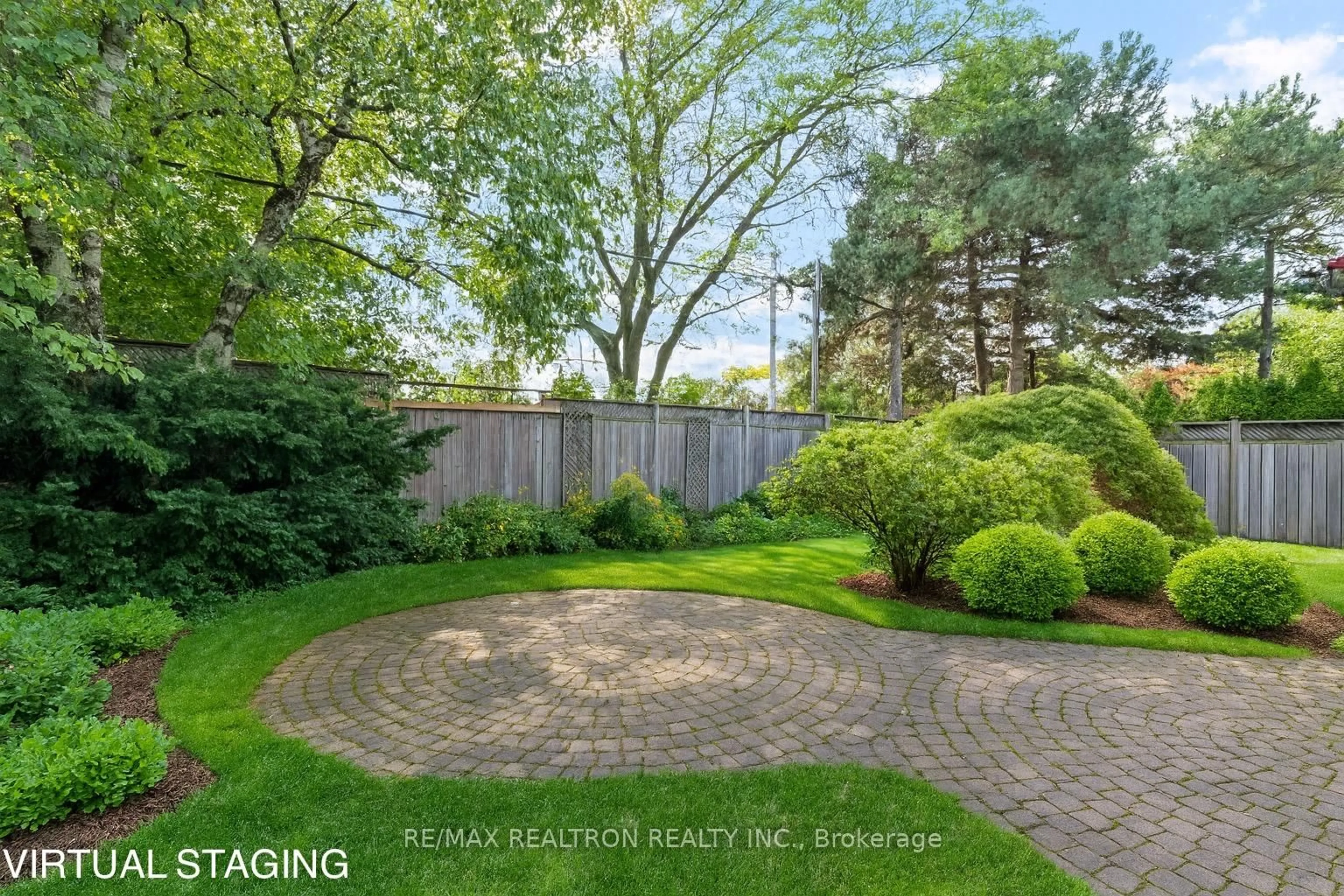 Patio, street for 53 Knighton Dr, Toronto Ontario M4A 1V9