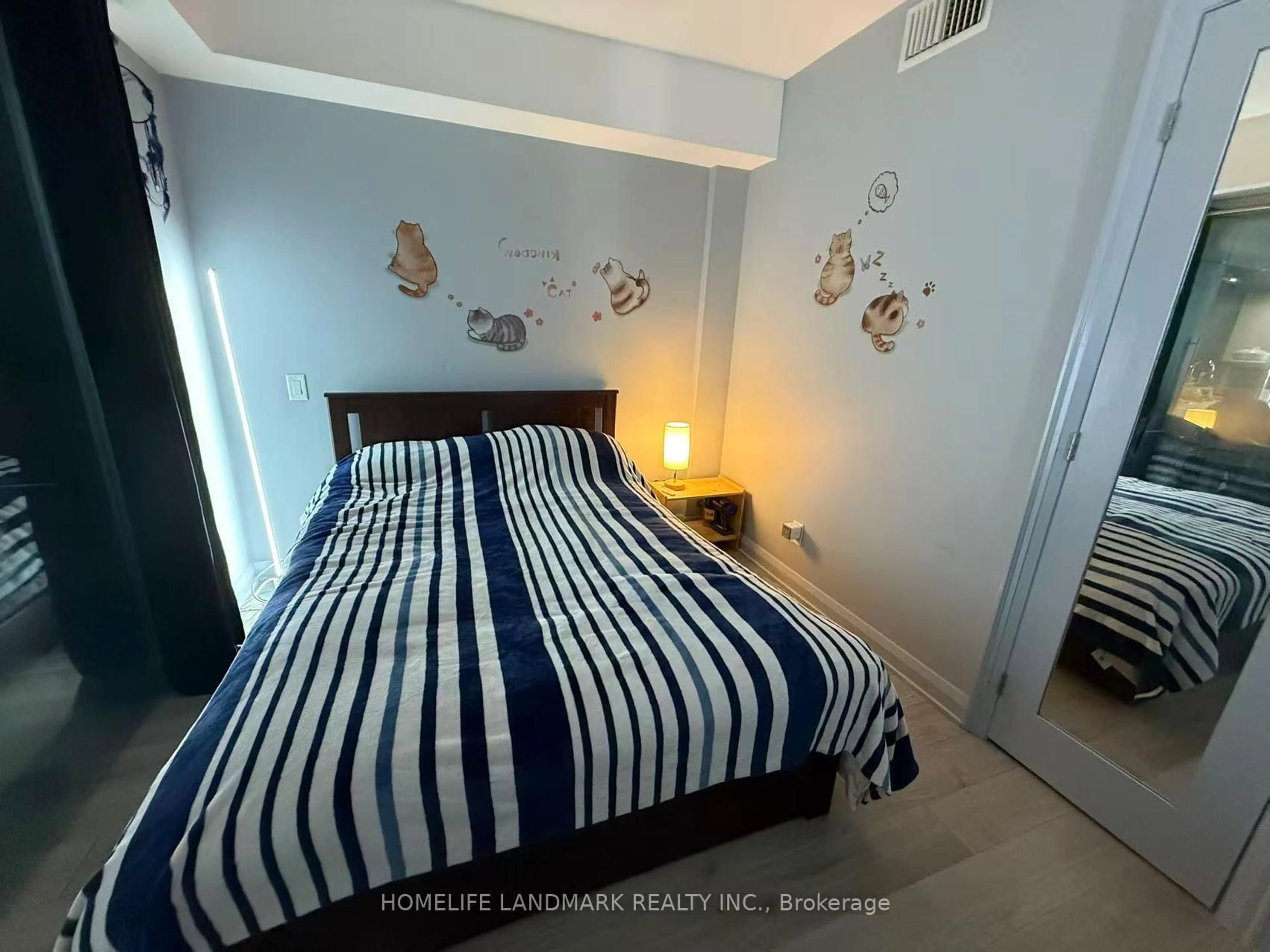 Bedroom with bed, unknown for 155 Yorkville Ave #1911, Toronto Ontario M5R 1C4