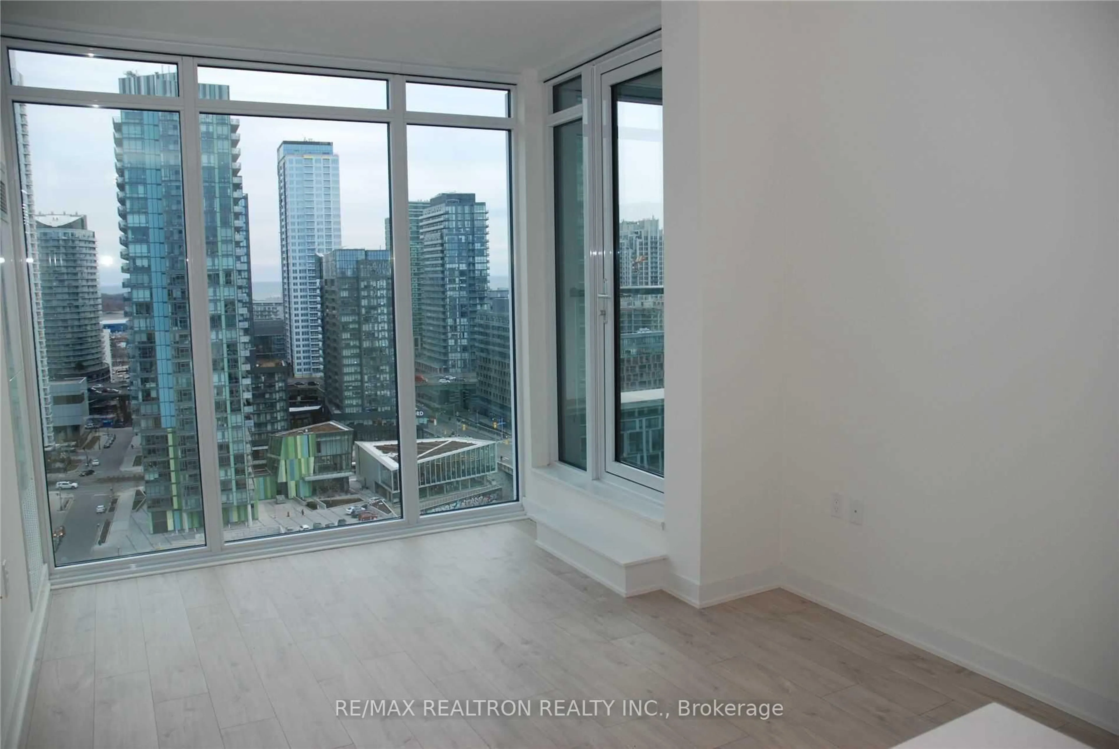 A pic of a room for 576 Front St #1703, Toronto Ontario M5V 0P8