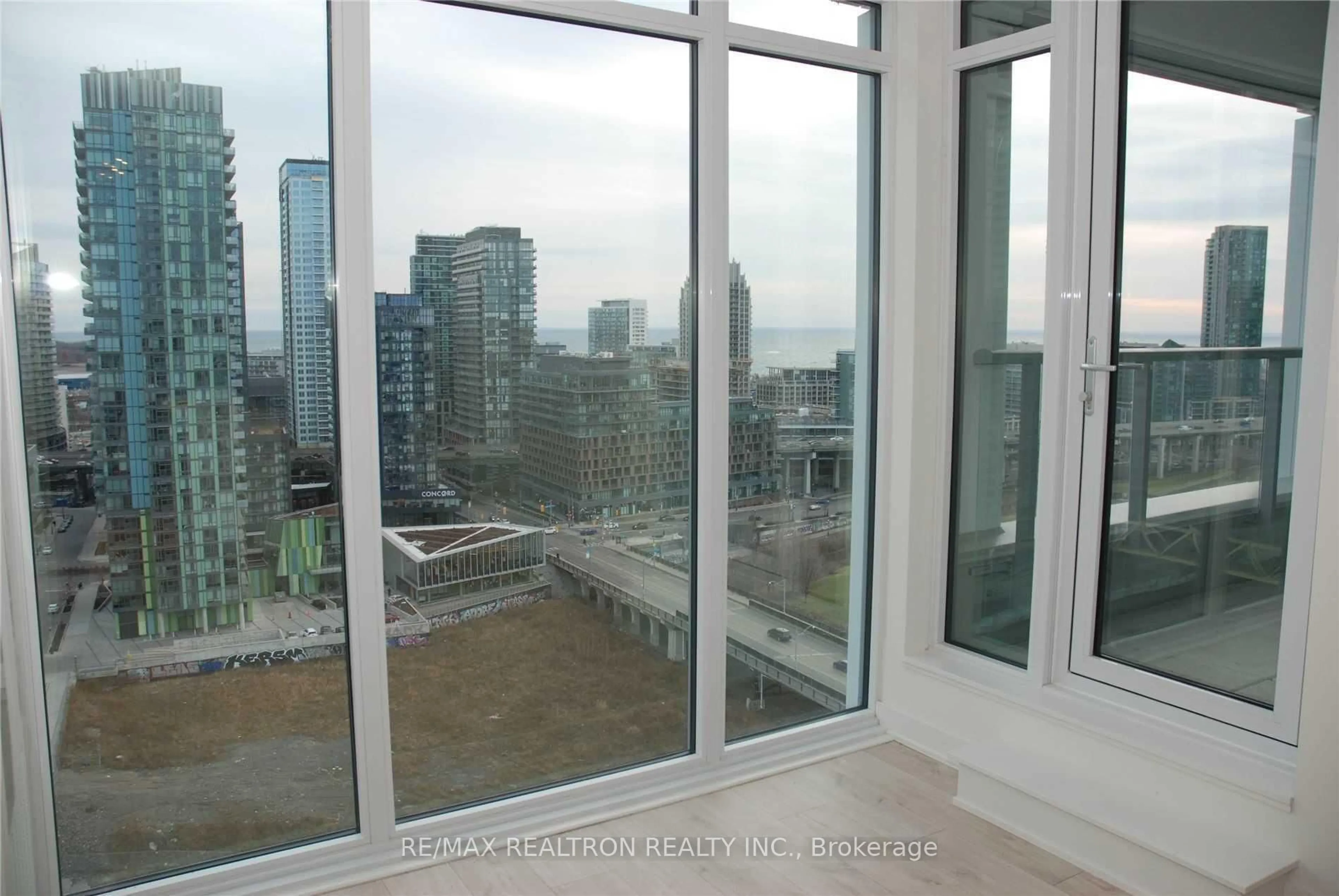 Unknown for 576 Front St #1703, Toronto Ontario M5V 0P8