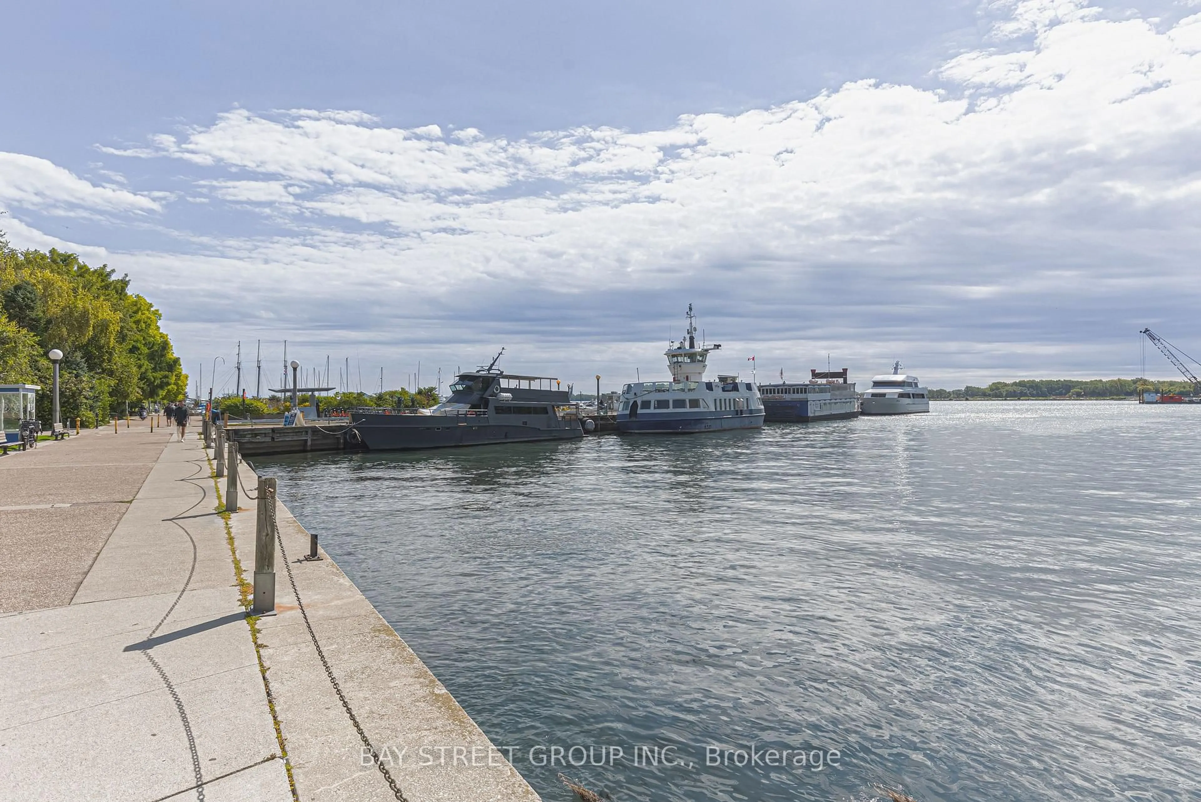 Blurry image for 38 Dan Leckie Way #2807, Toronto Ontario M5V 2V6