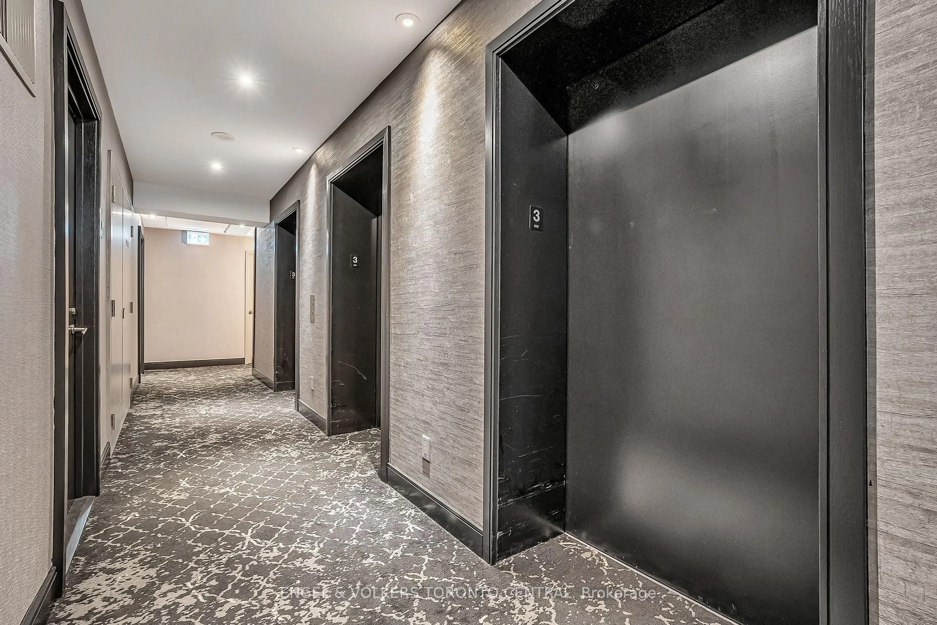 Indoor foyer for 18 Yorkville Ave #306, Toronto Ontario M4W 3Y8