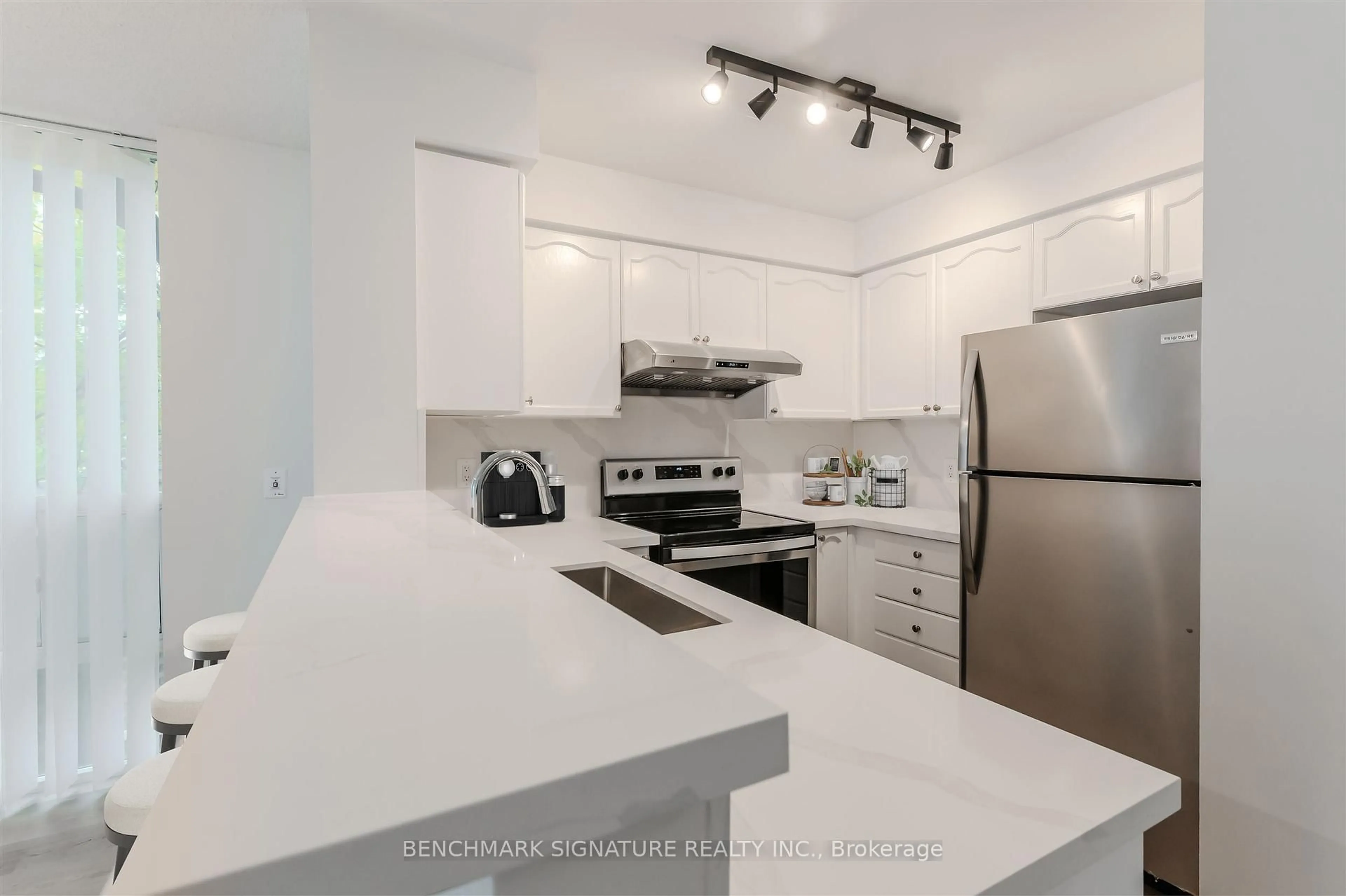 Standard kitchen, unknown for 20 Olive Ave #201, Toronto Ontario M2N 7G5