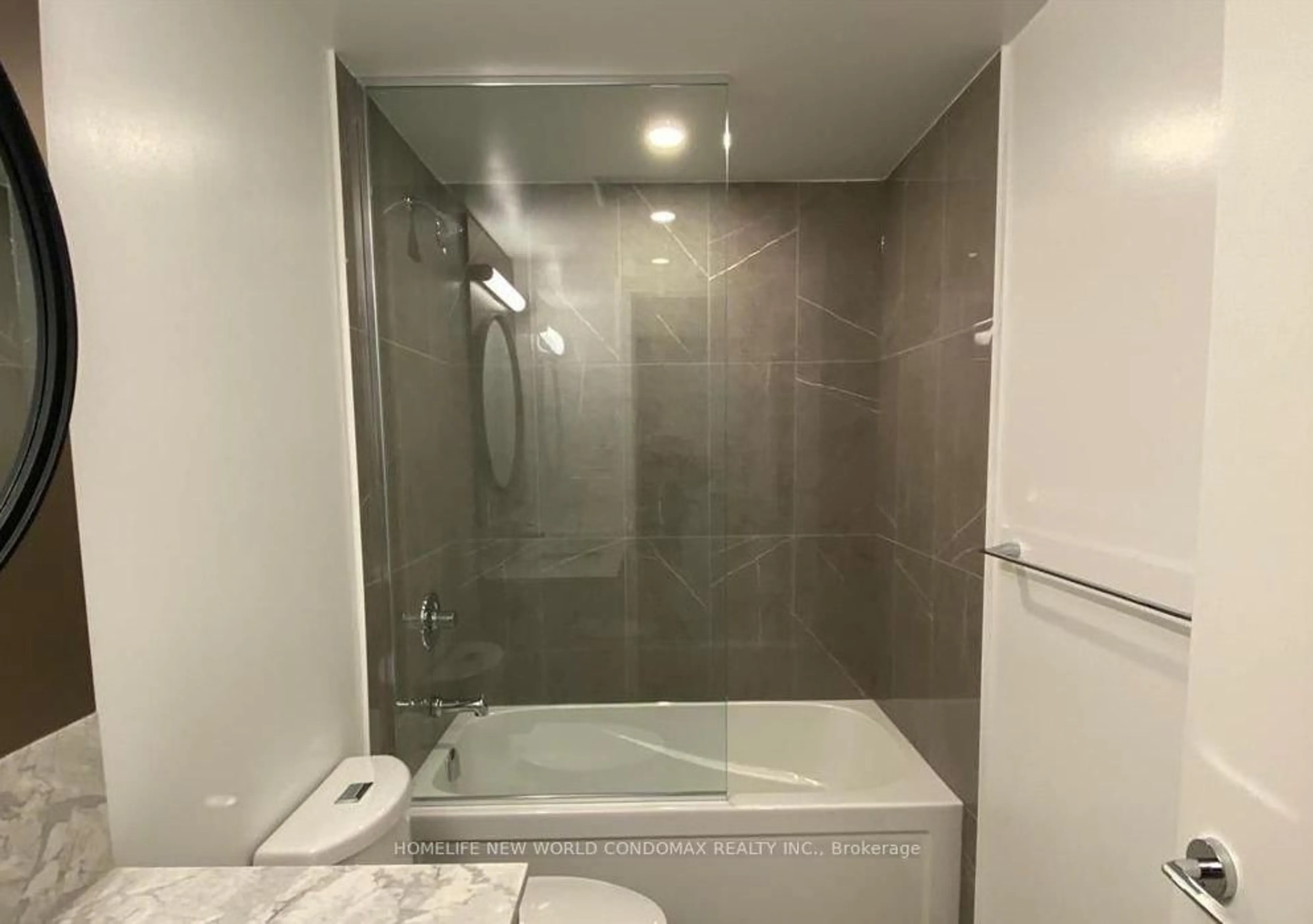 Standard bathroom, ceramic/tile floor for 771 Yonge St #911, Toronto Ontario M4W 0B8