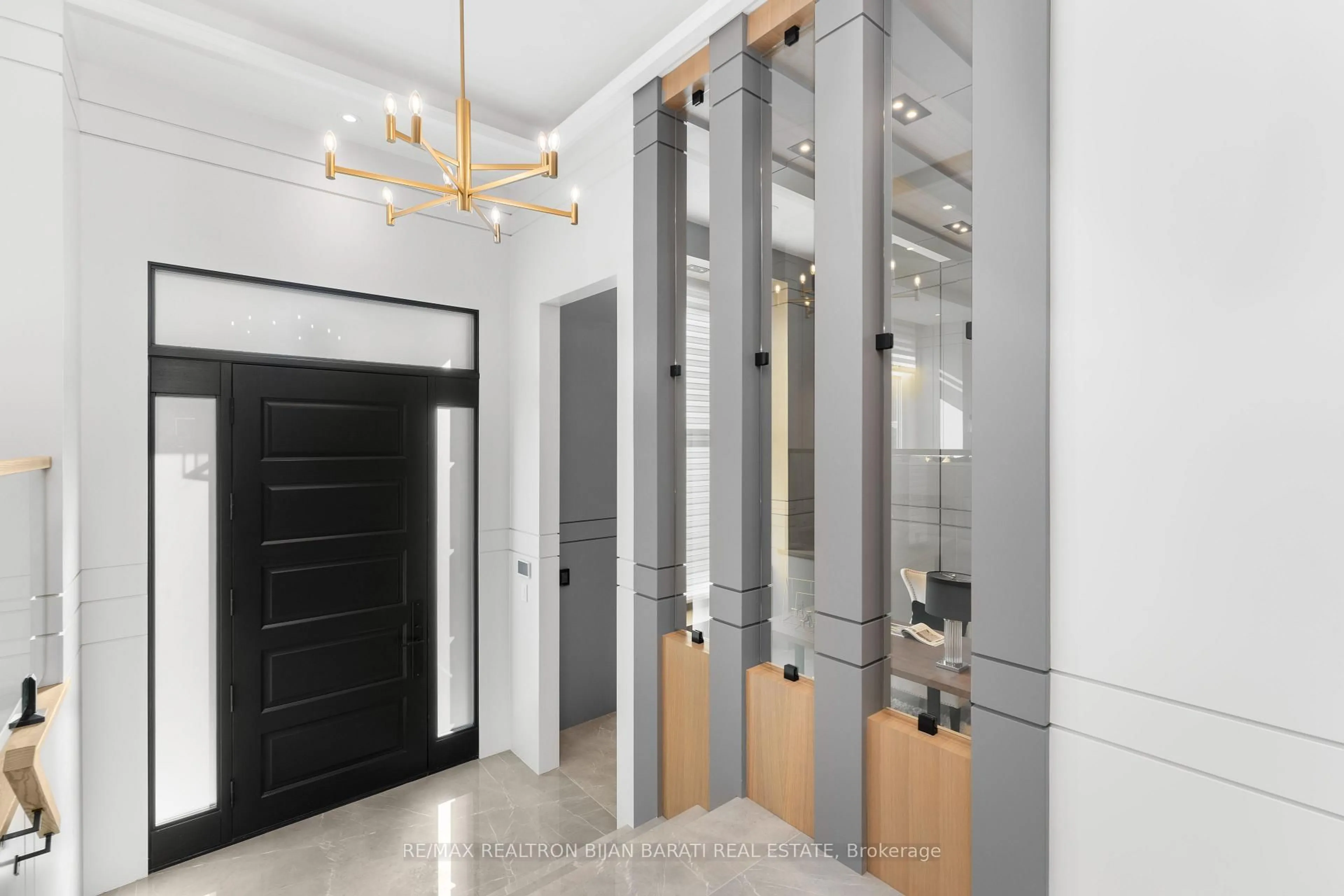 Indoor foyer for 20 Tobruk Cres, Toronto Ontario M2M 3B4