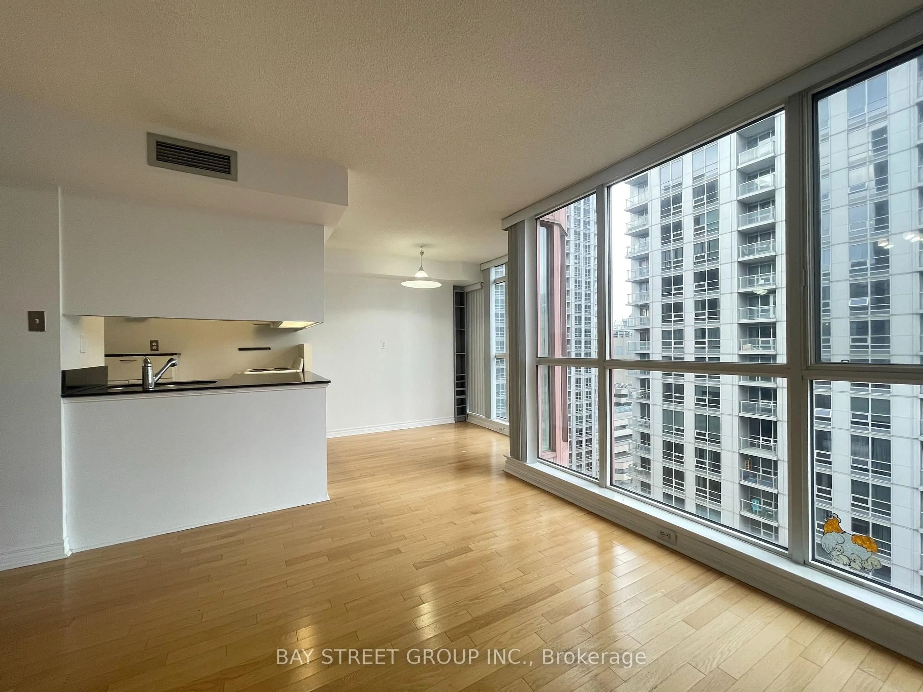 Unknown for 736 Bay St #1910, Toronto Ontario M5G 2M4