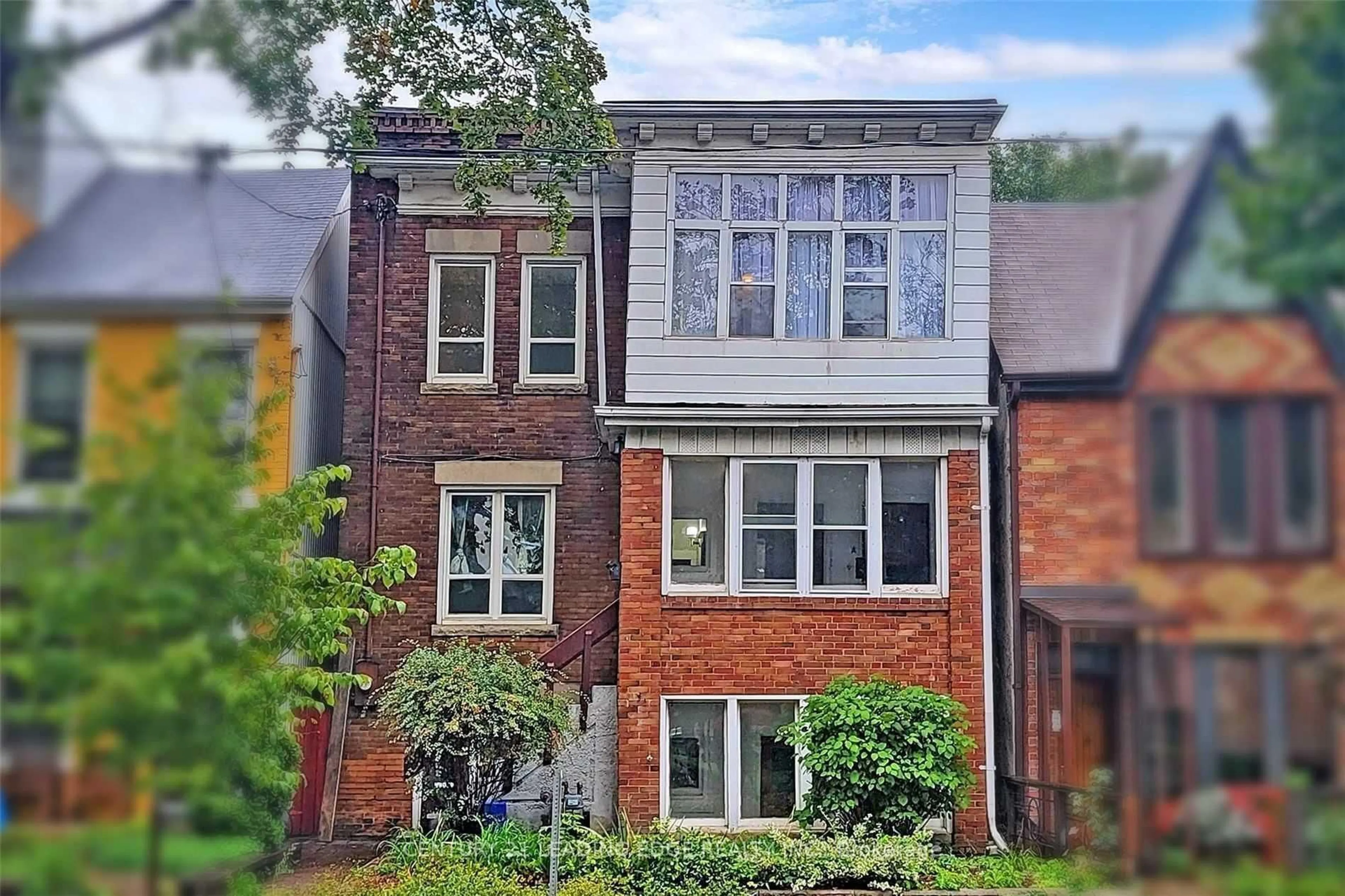 Home with brick exterior material, street for 233 BORDEN St, Toronto Ontario M5S 2N5