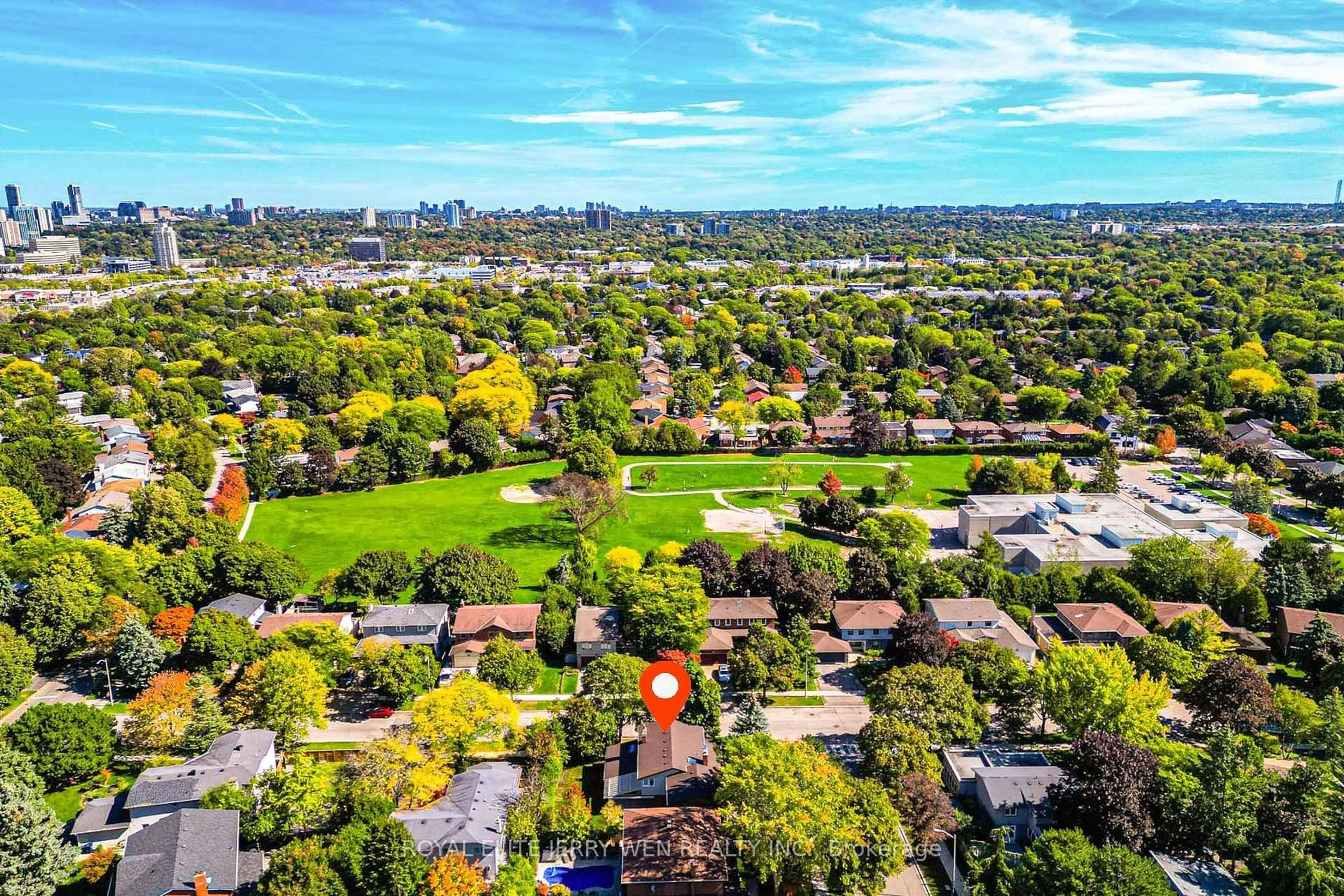 A pic from outside/outdoor area/front of a property/back of a property/a pic from drone, unknown for 36 Cheval Dr, Toronto Ontario M3B 1R6