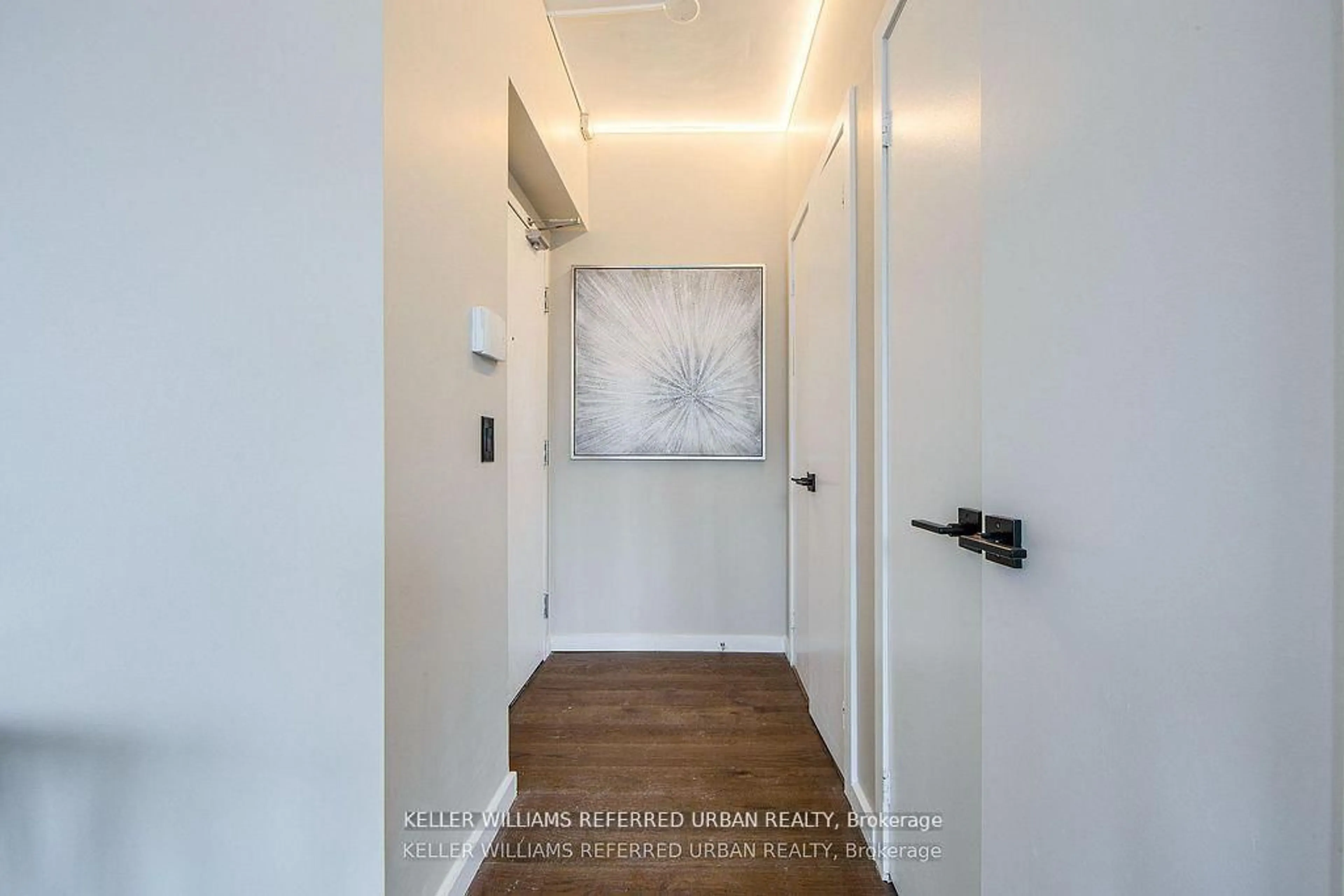 Unknown for 218 Queens Quay #2501, Toronto Ontario M5J 2Y6