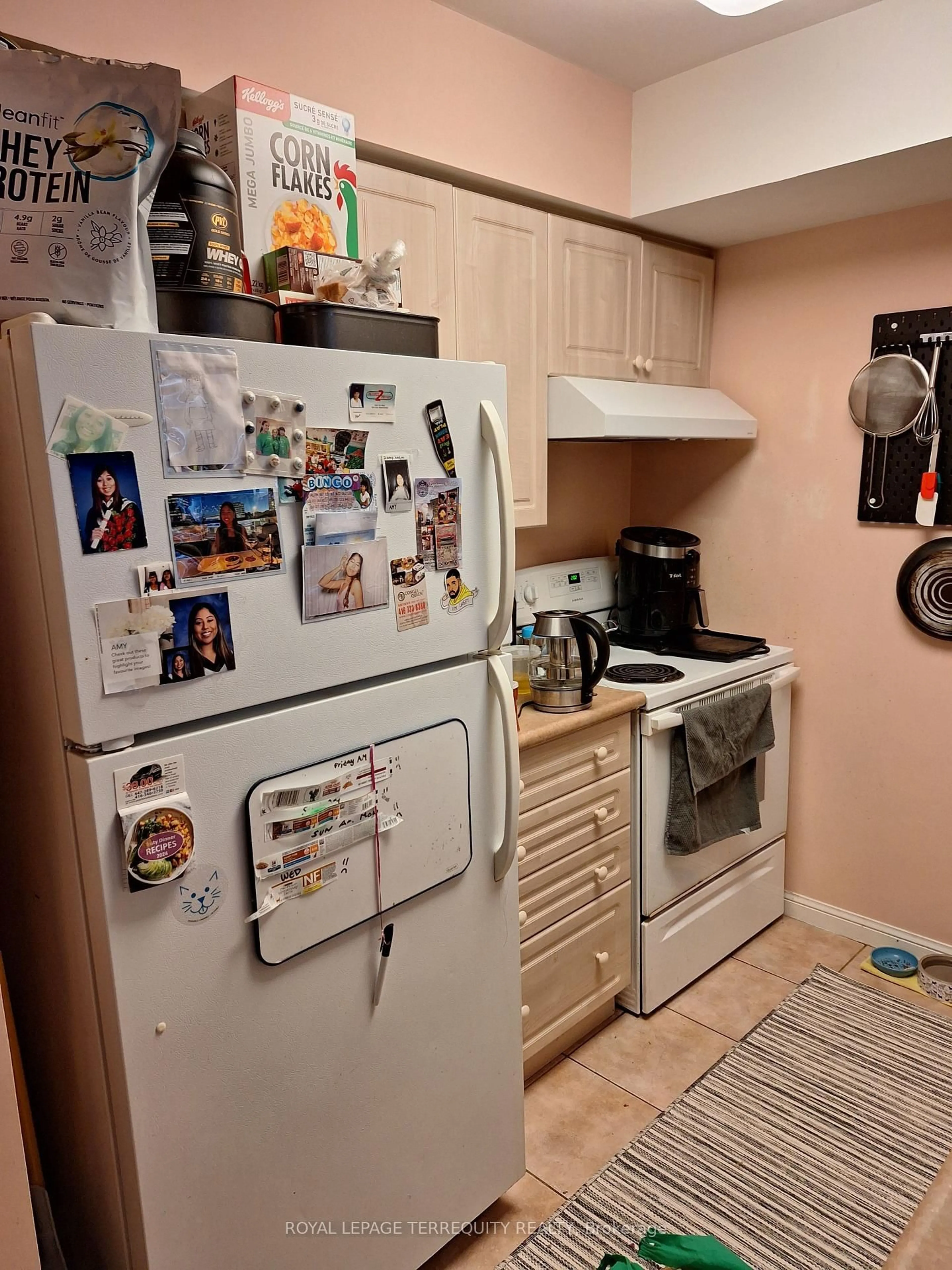 Standard kitchen, unknown for 153 Beecroft Rd #515, Toronto Ontario M2N 7C5