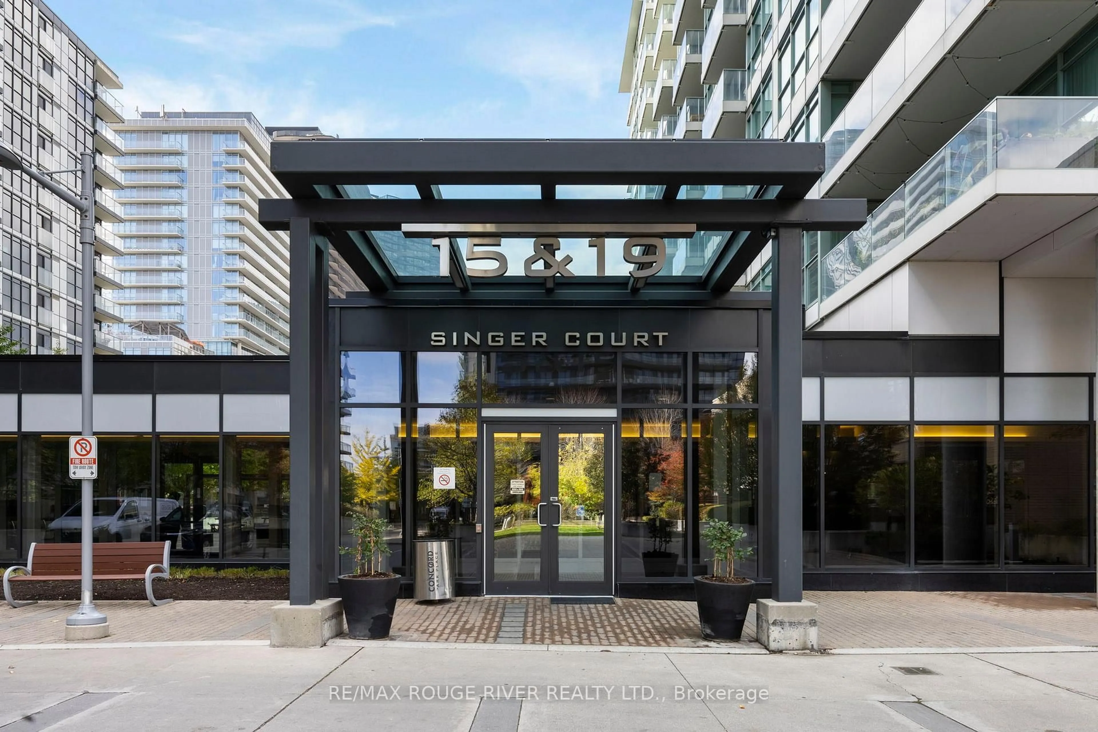 Indoor foyer for 15 Singer Crt #305, Toronto Ontario M2K 0B1