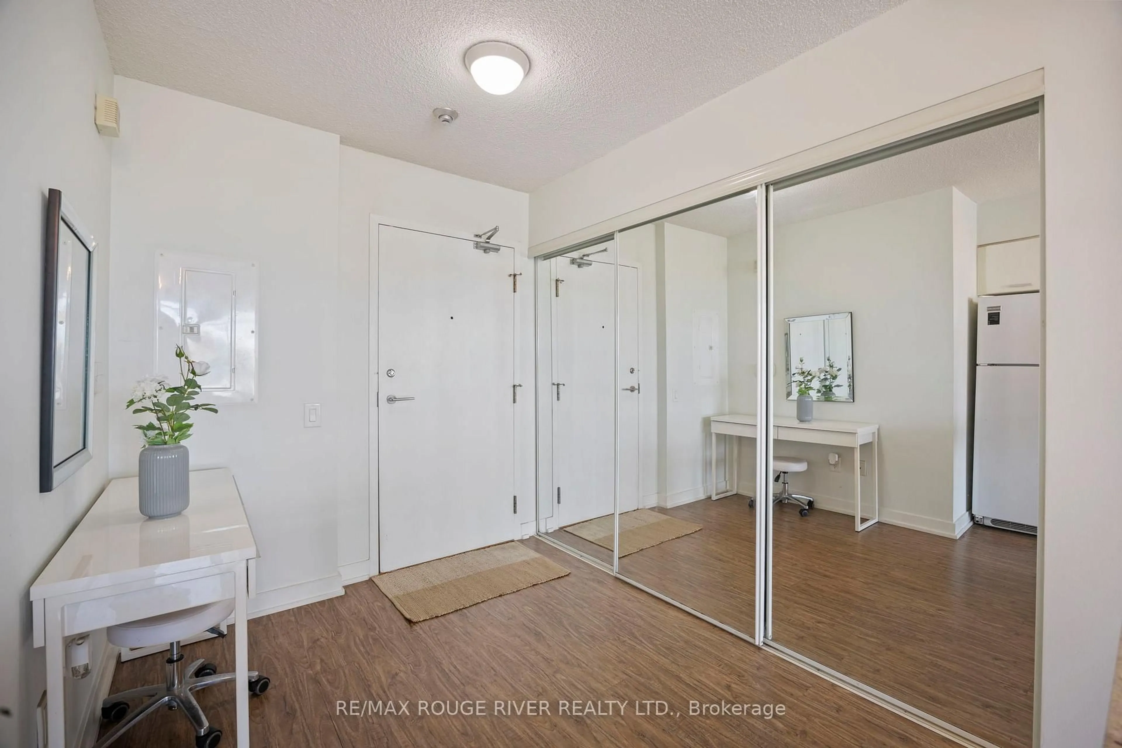 Unknown for 15 Singer Crt #305, Toronto Ontario M2K 0B1