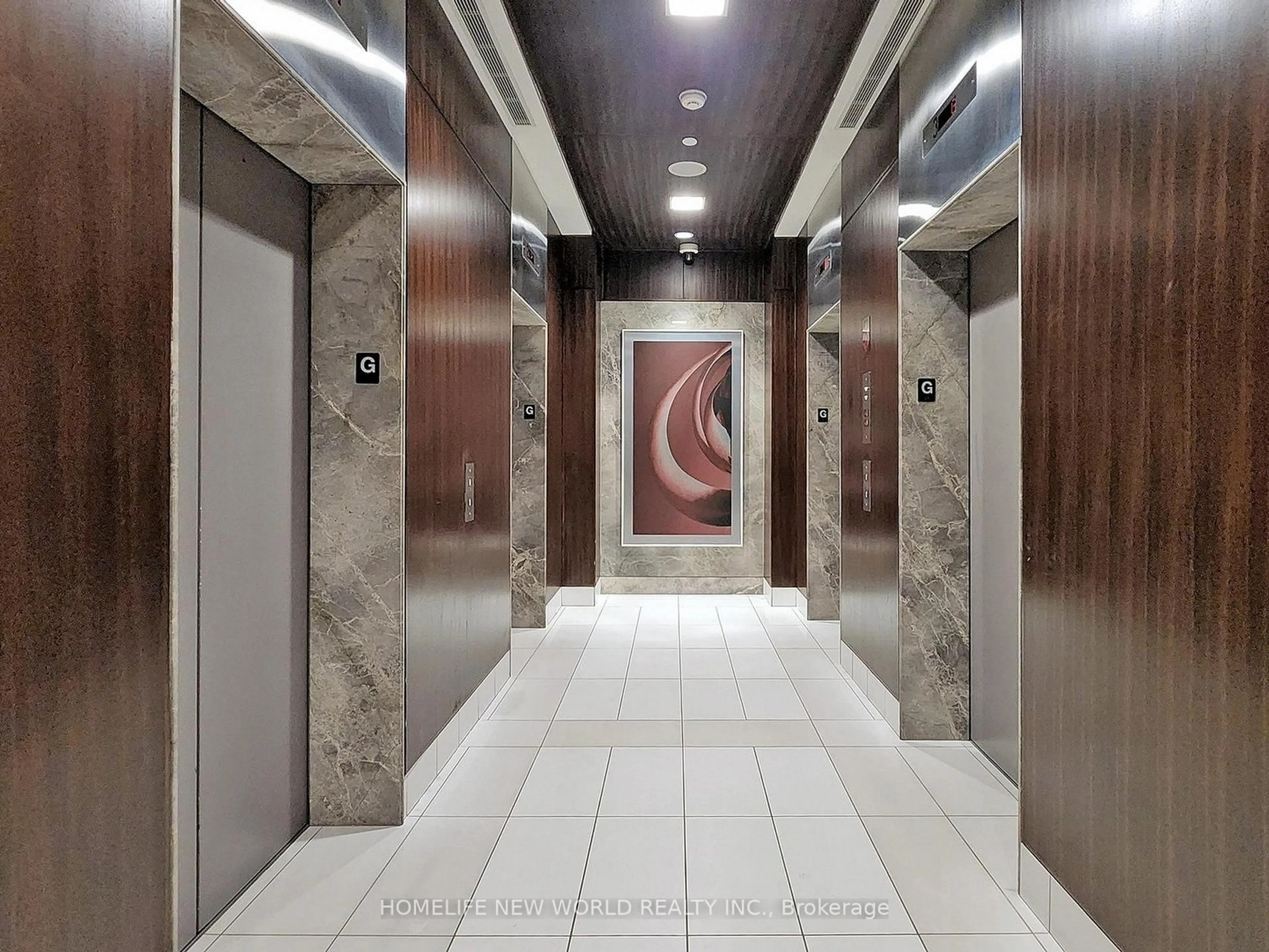 Indoor foyer for 120 Homewood Ave #621, Toronto Ontario M4Y 2J3