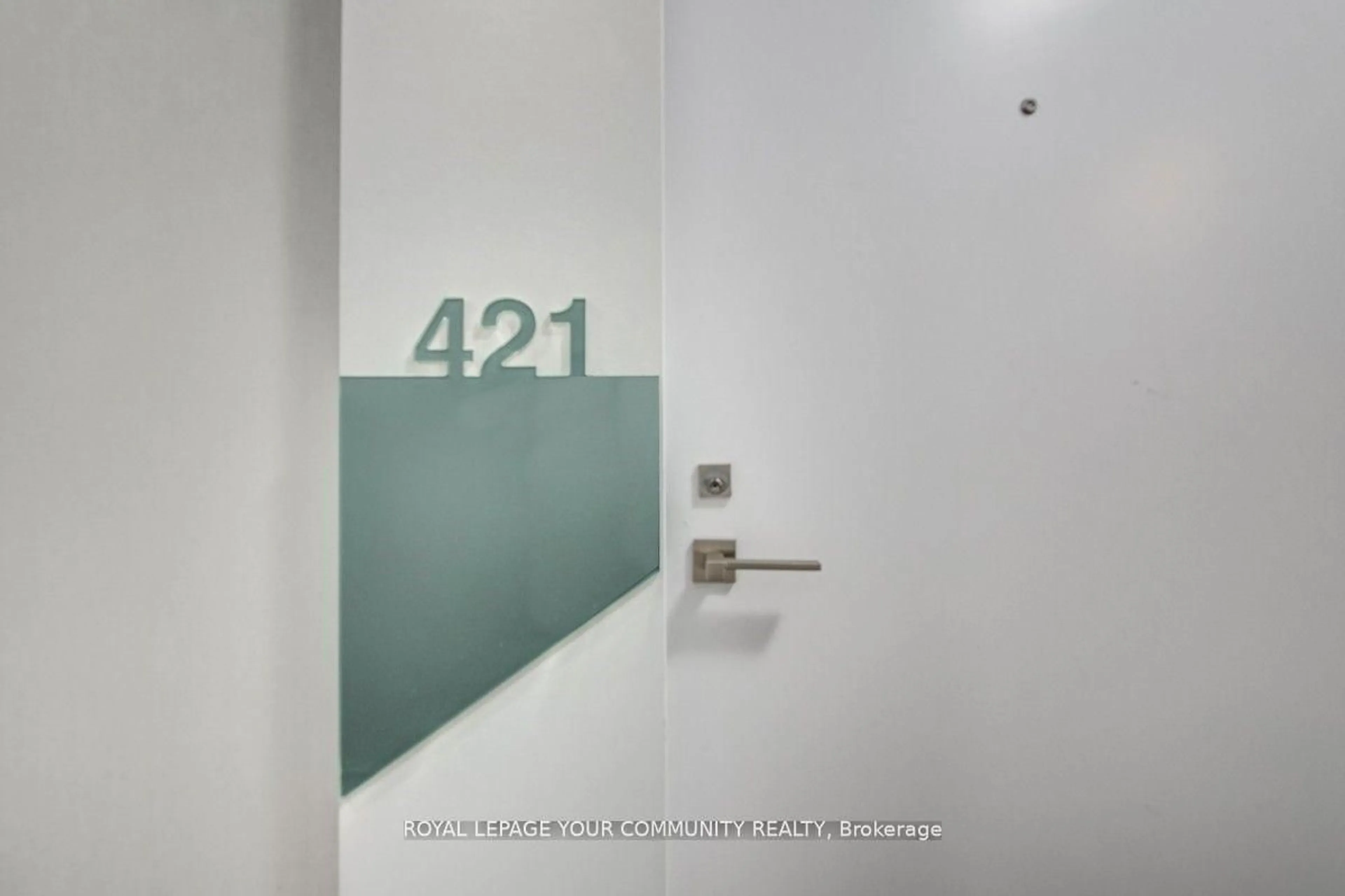 Indoor entryway for 352 Front St #421, Toronto Ontario M5V 0K3