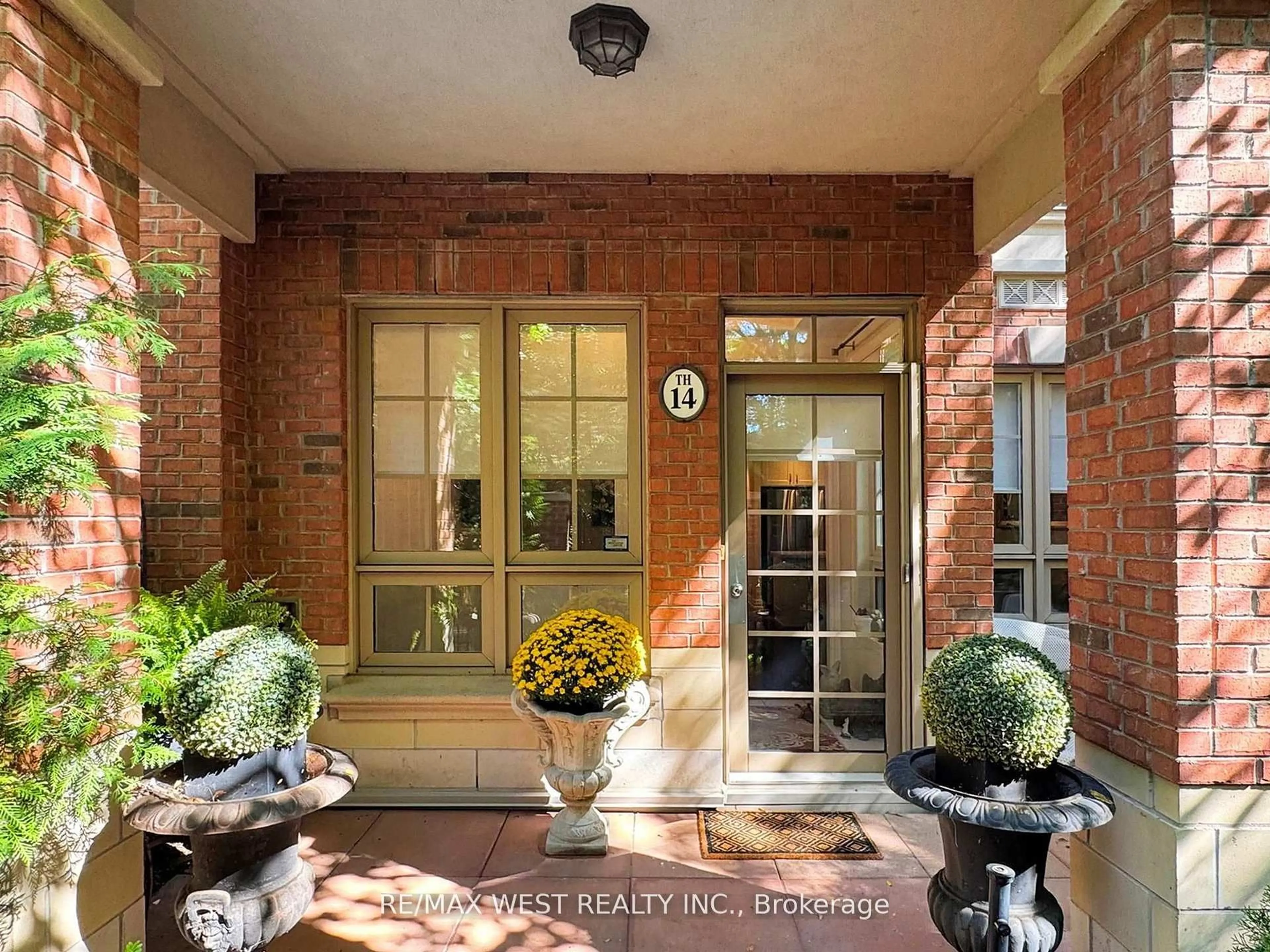 Indoor entryway for 20 Burkebrook Pl #Th 14, Toronto Ontario M4G 0A1