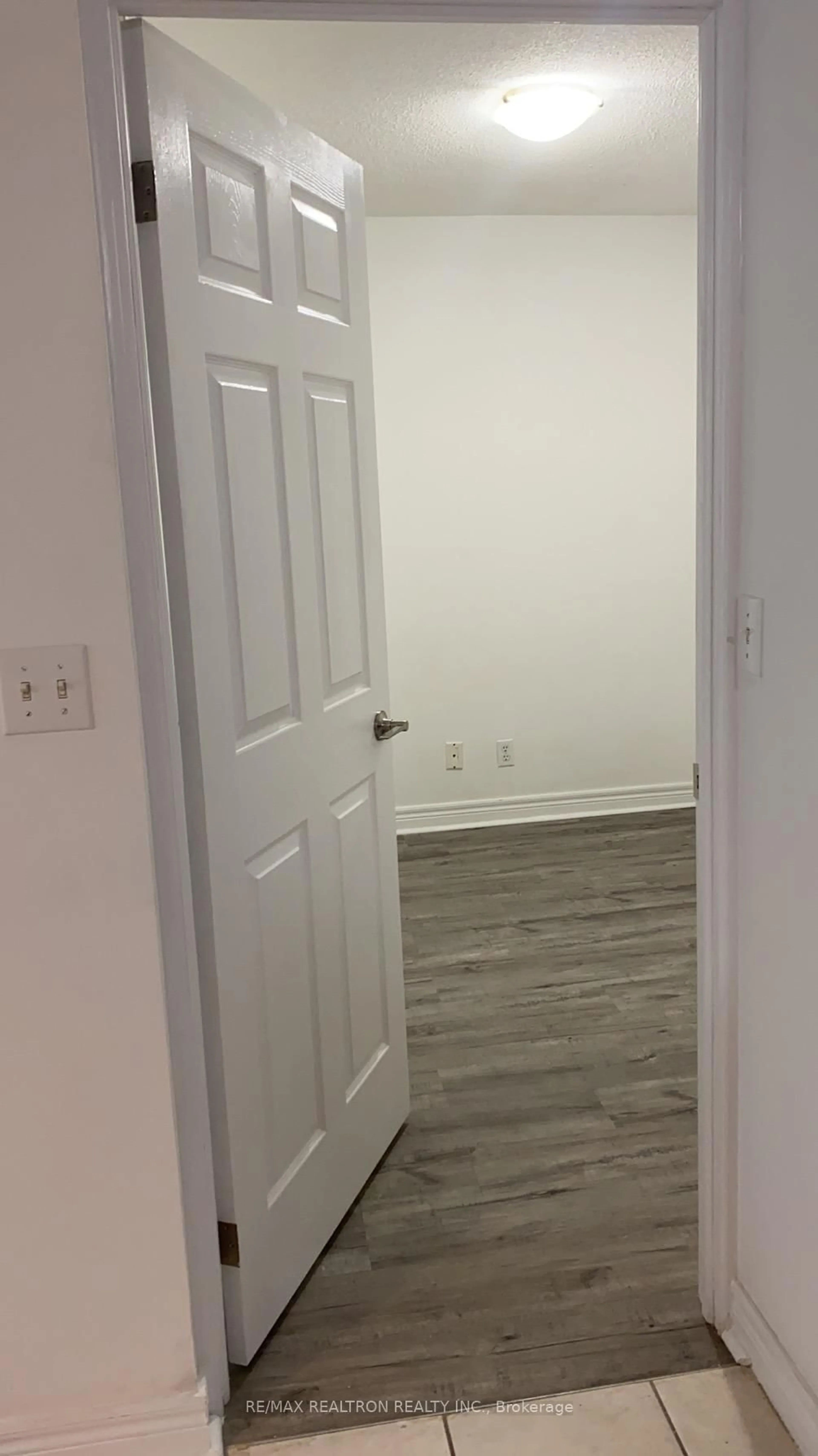 A pic of a room for 23 Hollywood Ave #806, Toronto Ontario M2N 7L8