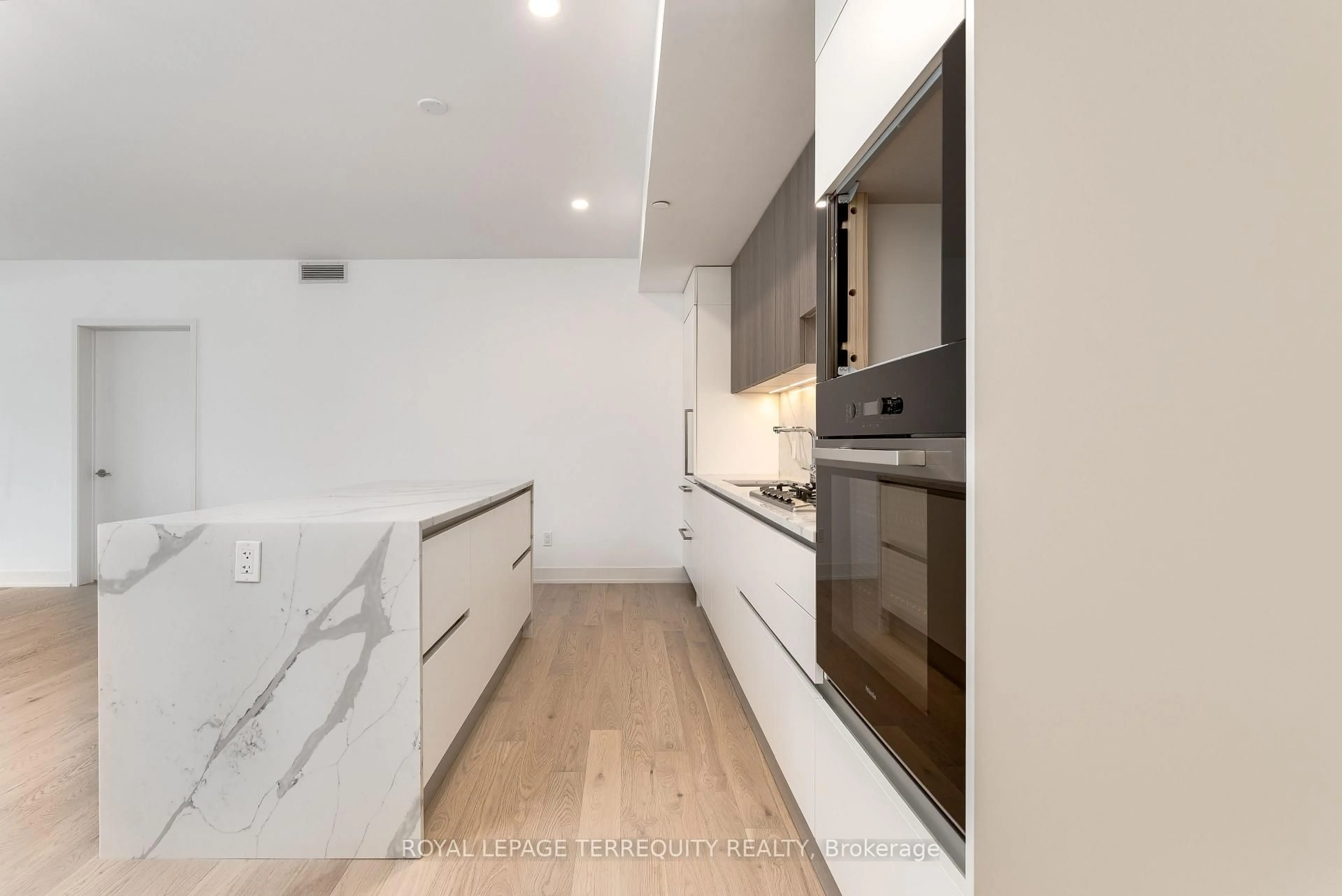 Unknown for 200 Keewatin Ave #207, Toronto Ontario M4P 1Z8