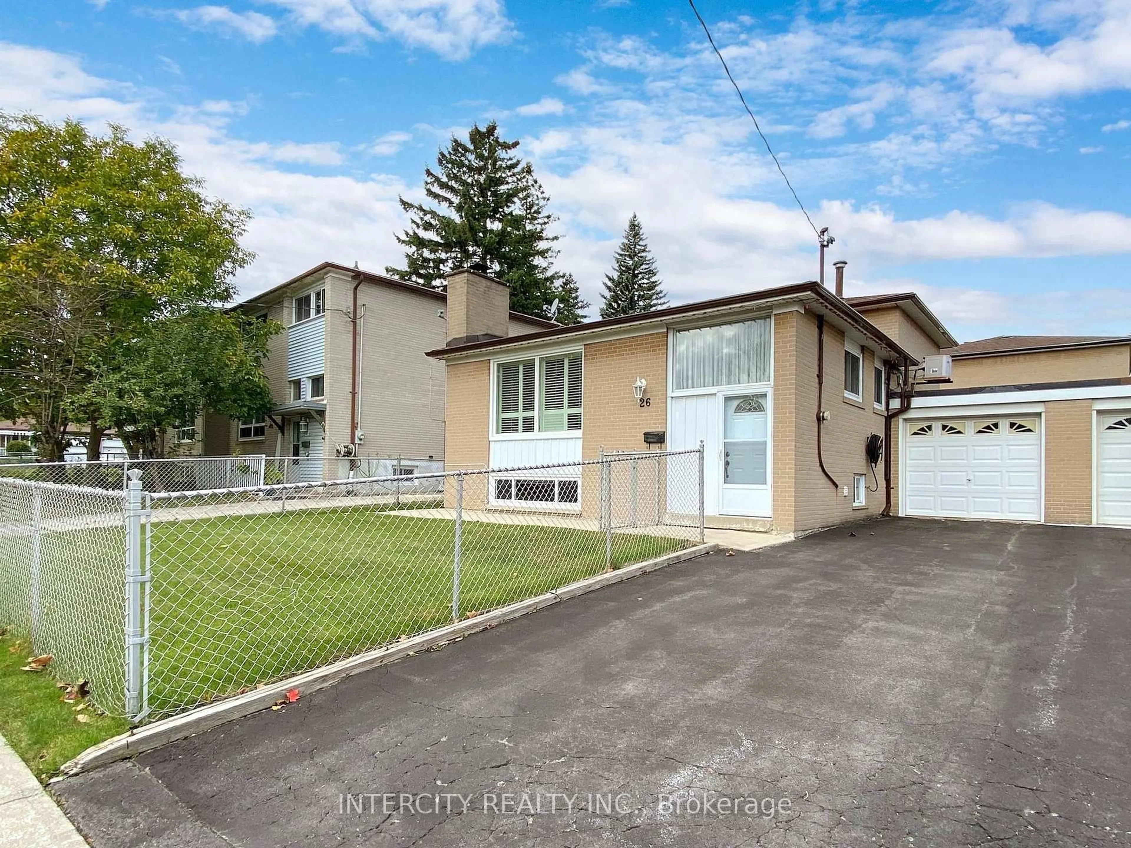 A pic from outside/outdoor area/front of a property/back of a property/a pic from drone, street for 26 Donnalyn Dr, Toronto Ontario M2R 2R8