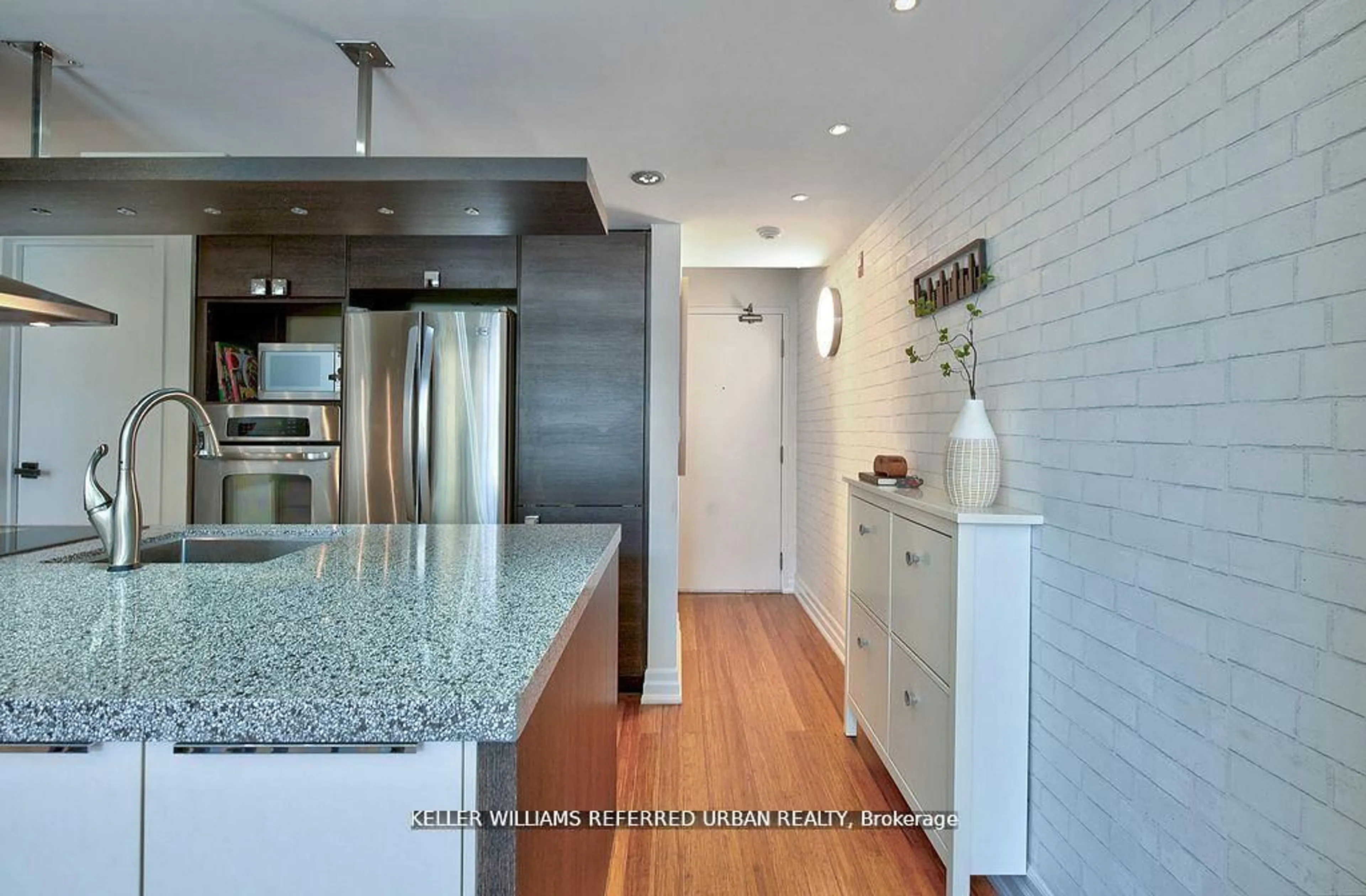Contemporary kitchen, ceramic/tile floor for 160 Baldwin St #209, Toronto Ontario M5T 3K7