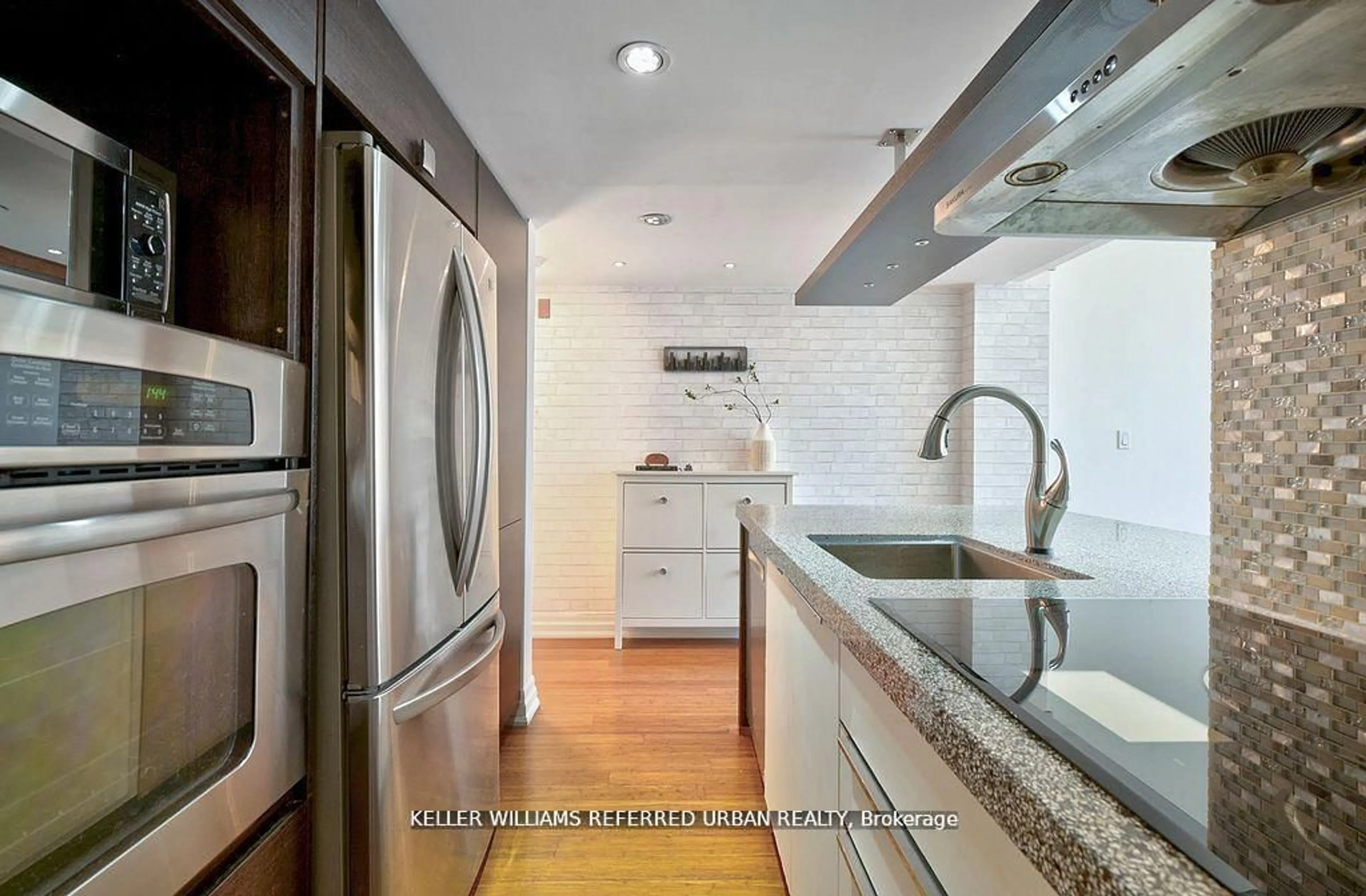 Contemporary kitchen, ceramic/tile floor for 160 Baldwin St #209, Toronto Ontario M5T 3K7