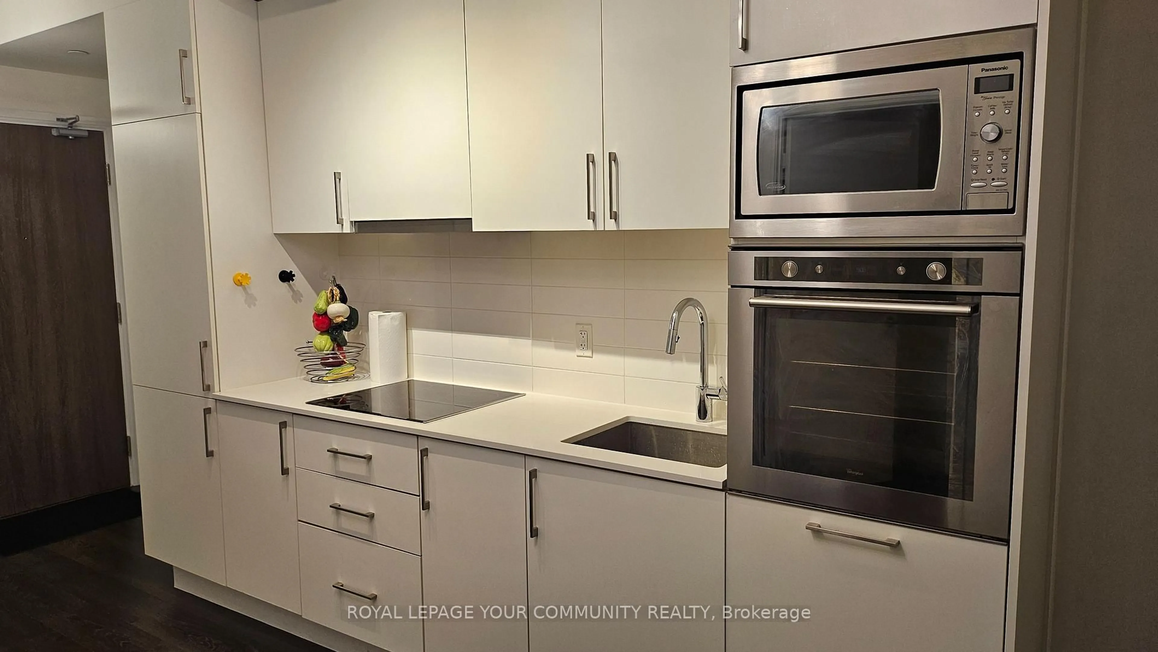 Standard kitchen, unknown for 27 Bathurst St #1711, Toronto Ontario M5V 2P1