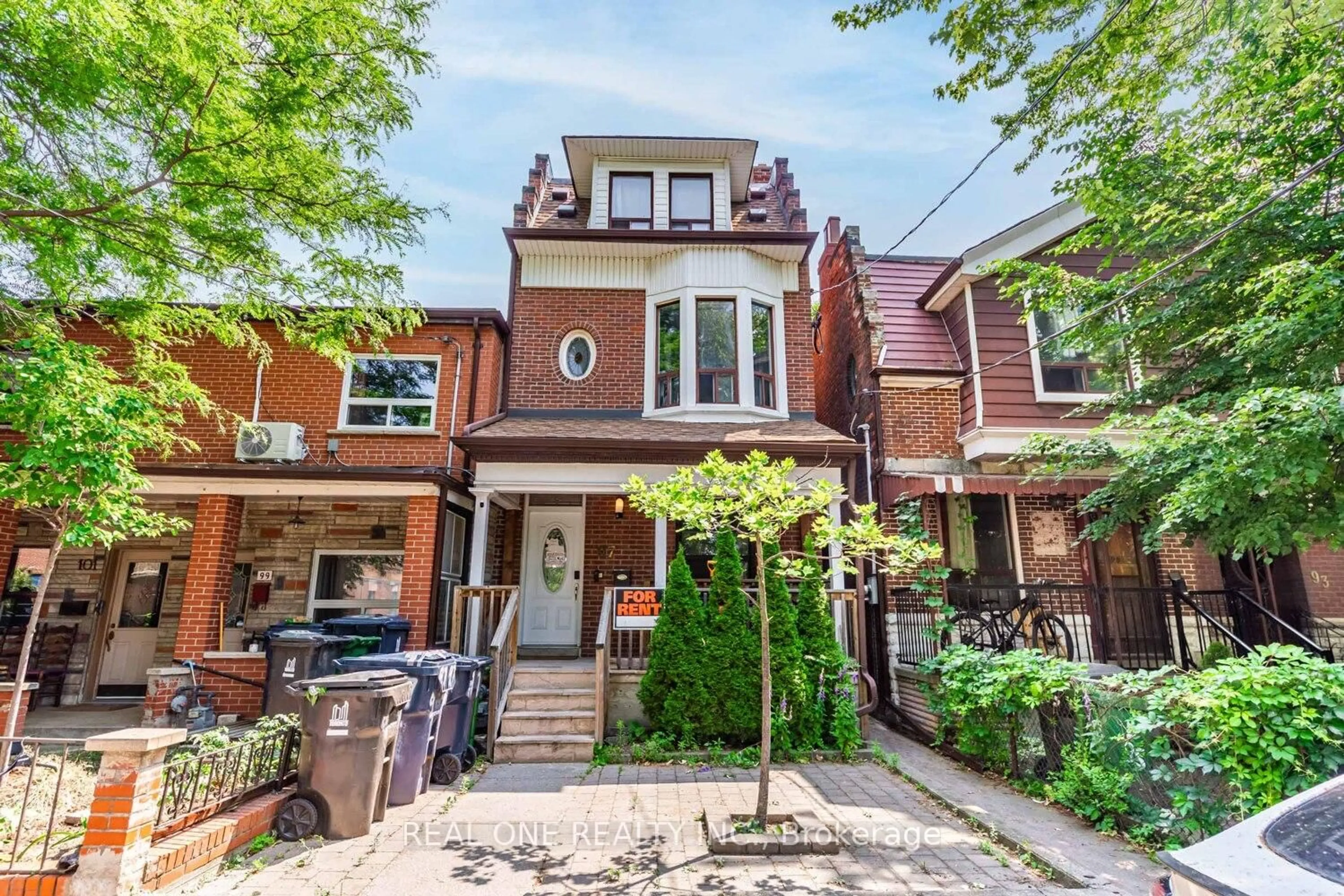 Home with brick exterior material, street for 97 Lippincott St, Toronto Ontario M5S 2P2