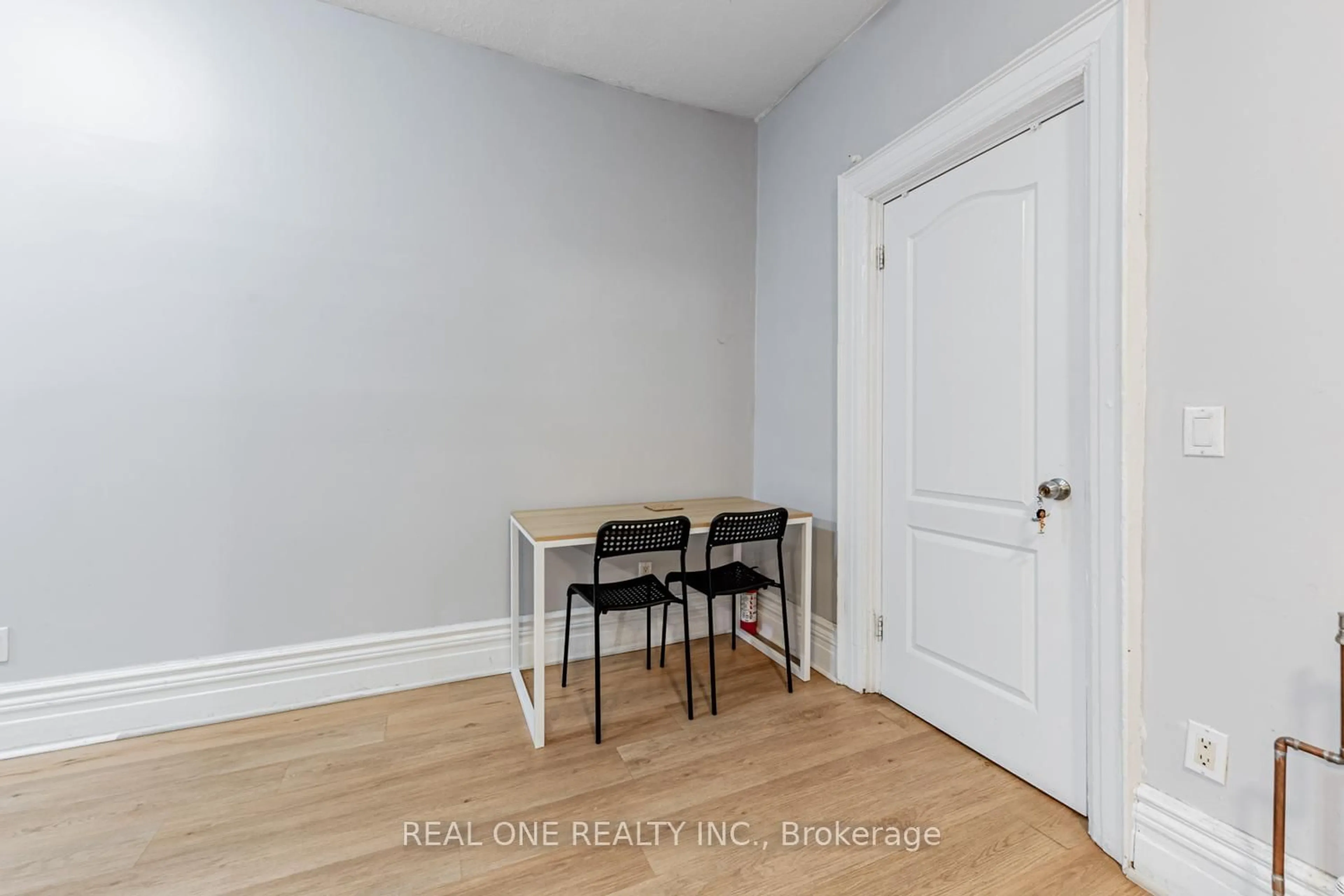 A pic of a room for 97 Lippincott St, Toronto Ontario M5S 2P2