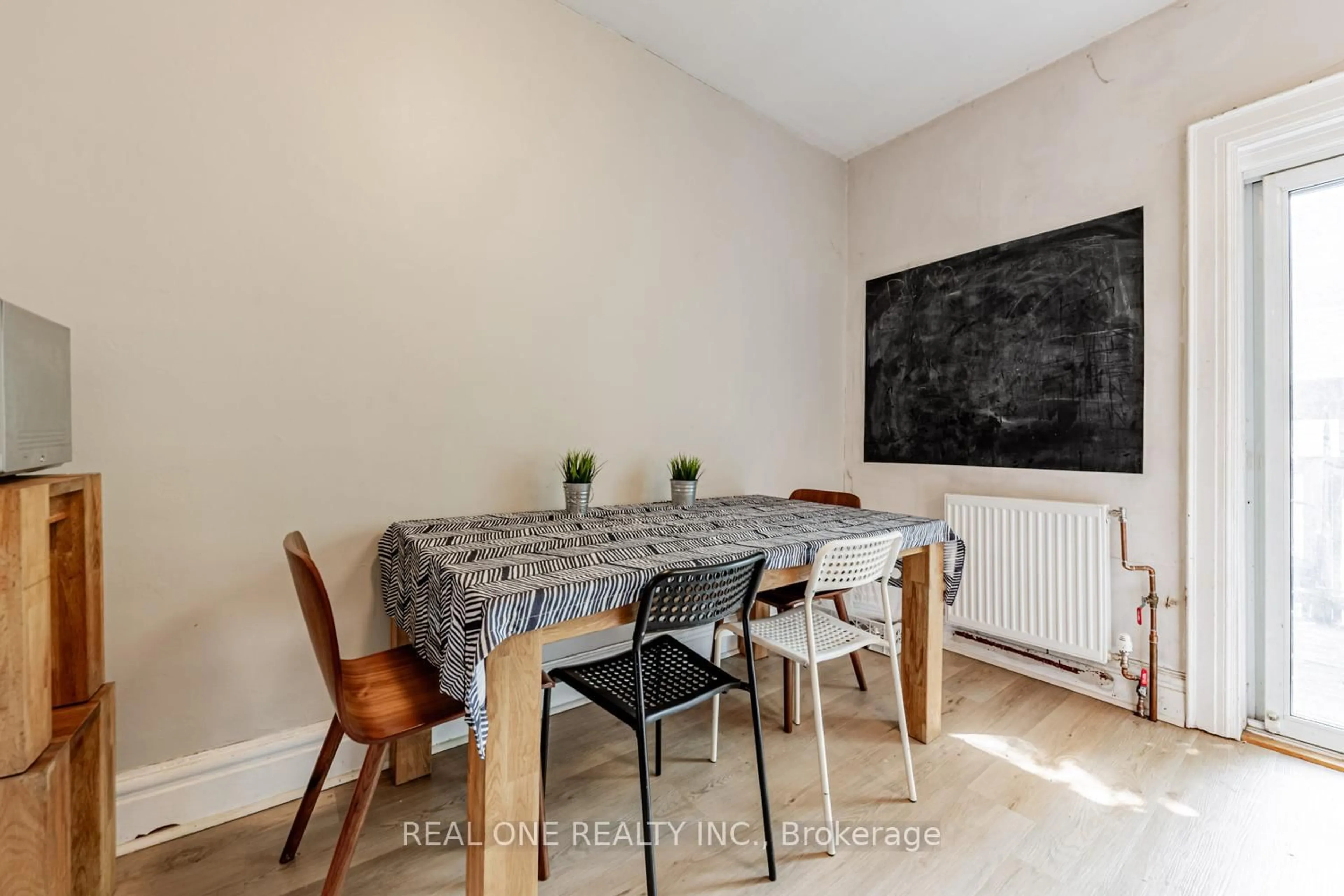 Dining room, unknown for 97 Lippincott St, Toronto Ontario M5S 2P2