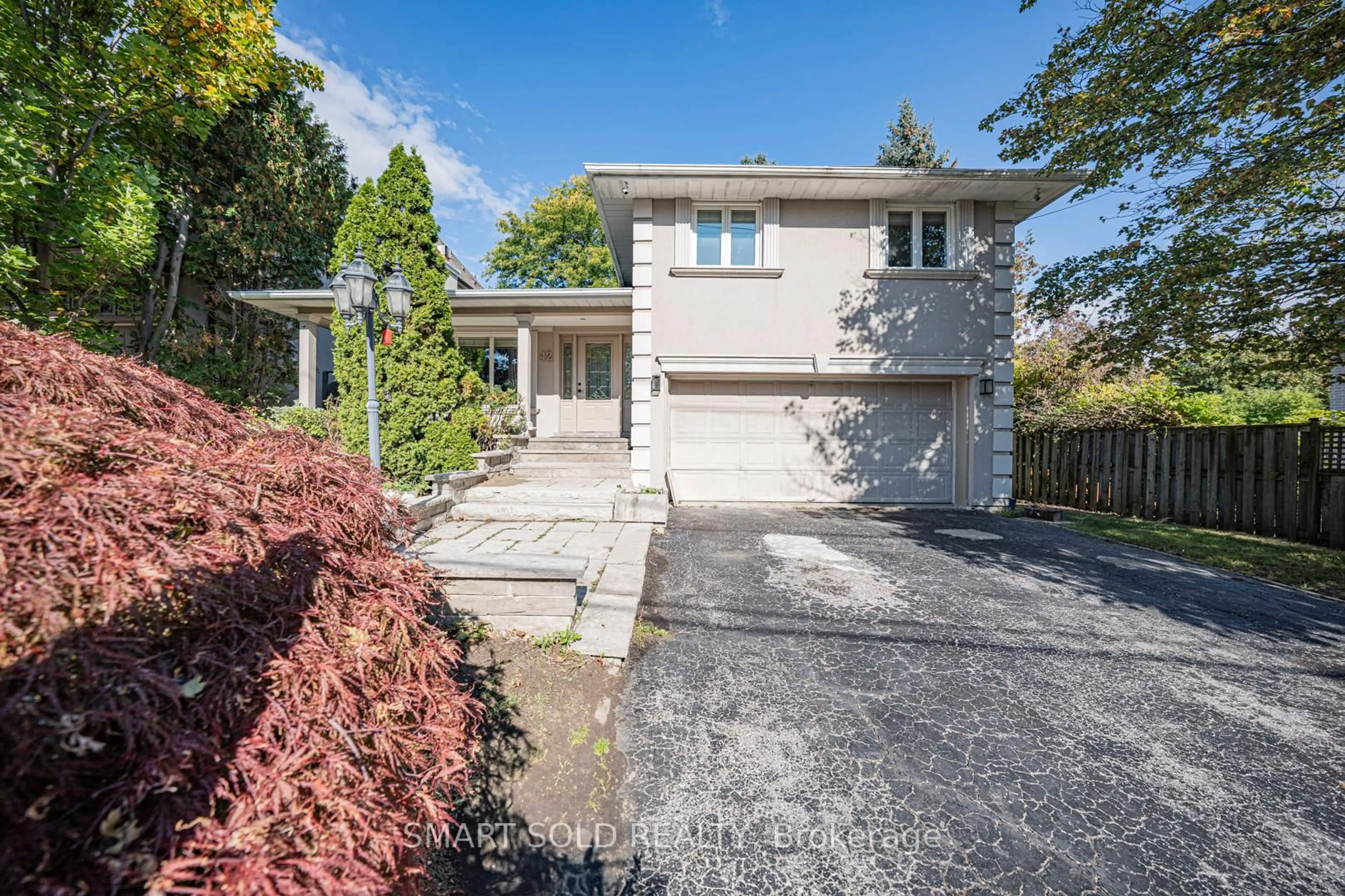 A pic from outside/outdoor area/front of a property/back of a property/a pic from drone, street for 42 Davean Dr, Toronto Ontario M2L 2R7
