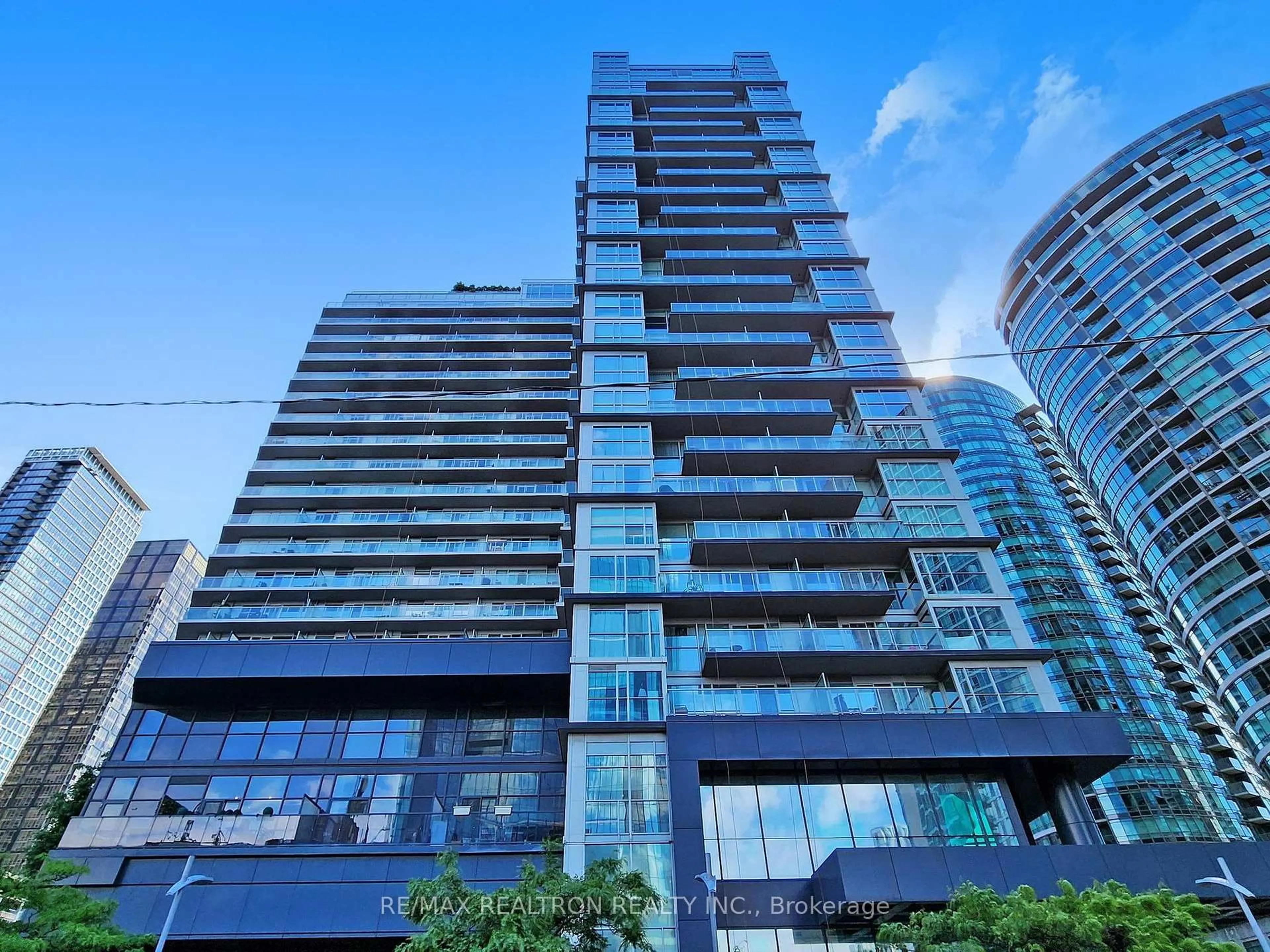 Indoor foyer for 352 Front St #2003, Toronto Ontario M5V 1B5