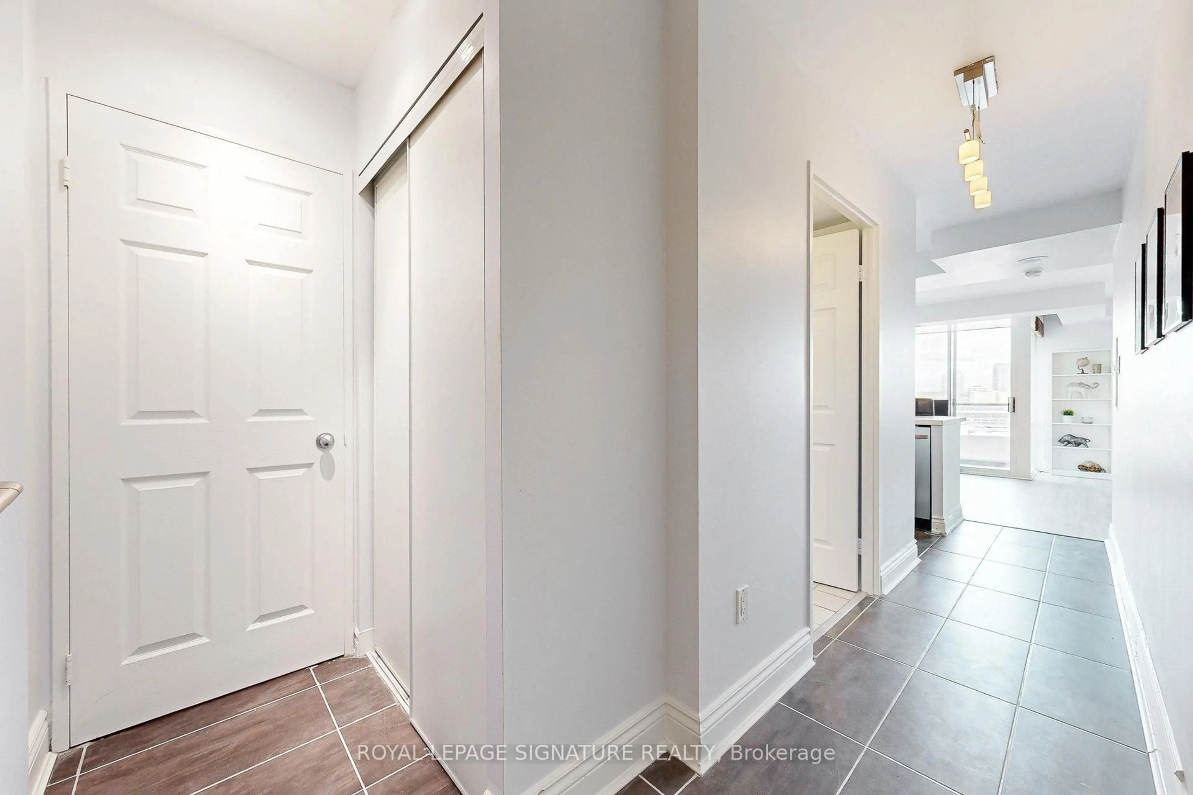Indoor entryway for 39 Parliament St #1205, Toronto Ontario M5A 4R2