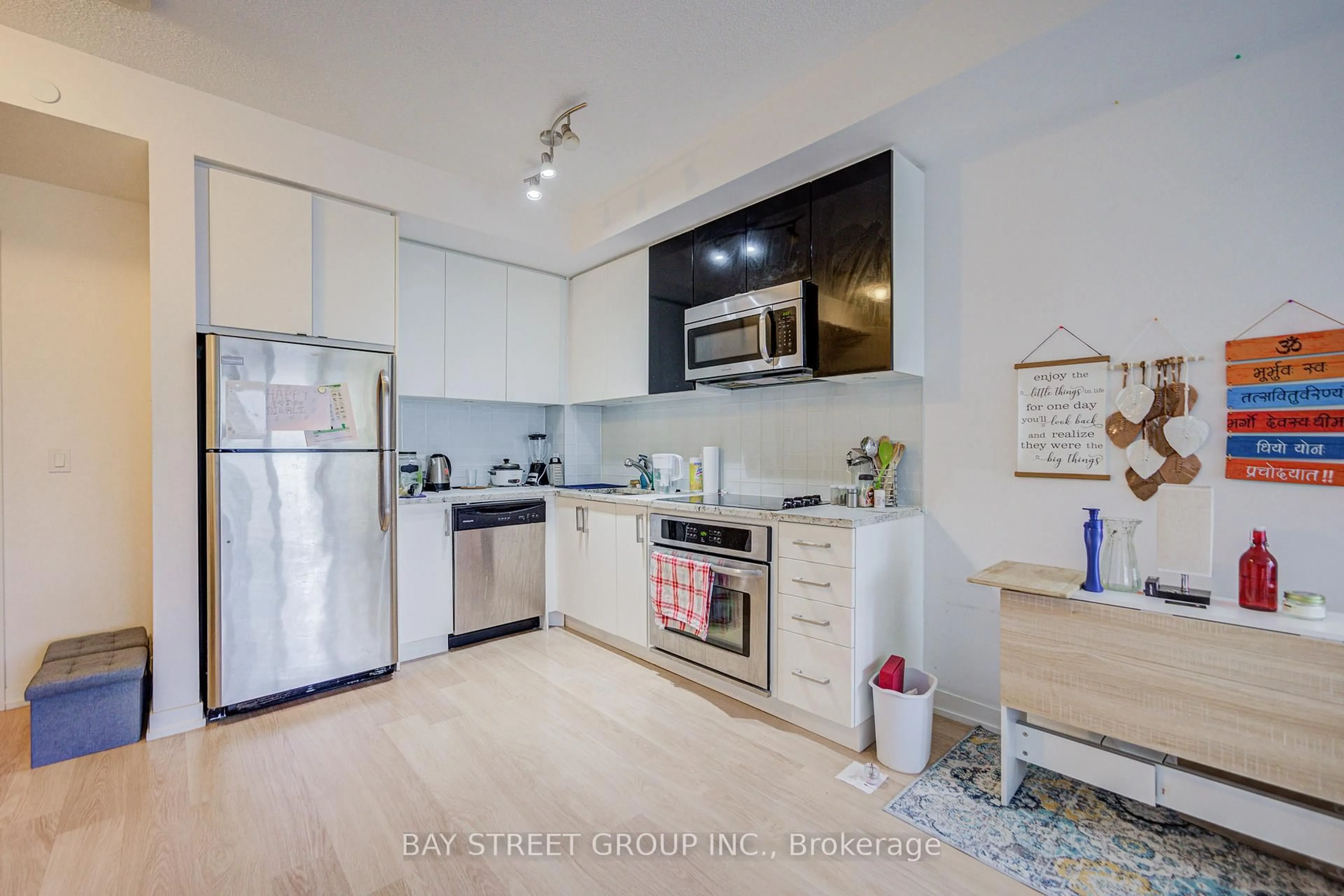 Open concept kitchen, unknown for 98 Lillian St #918, Toronto Ontario M4S 0A5